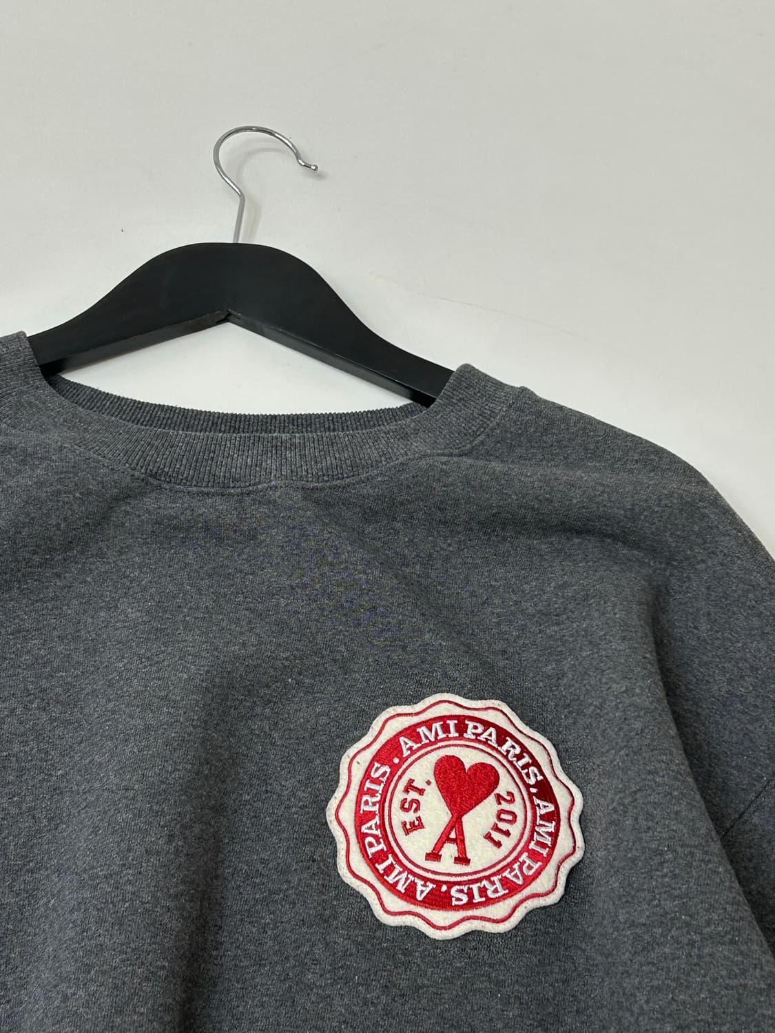 Ami 아미 하트패치 그레이 맨투맨   상품이미지3