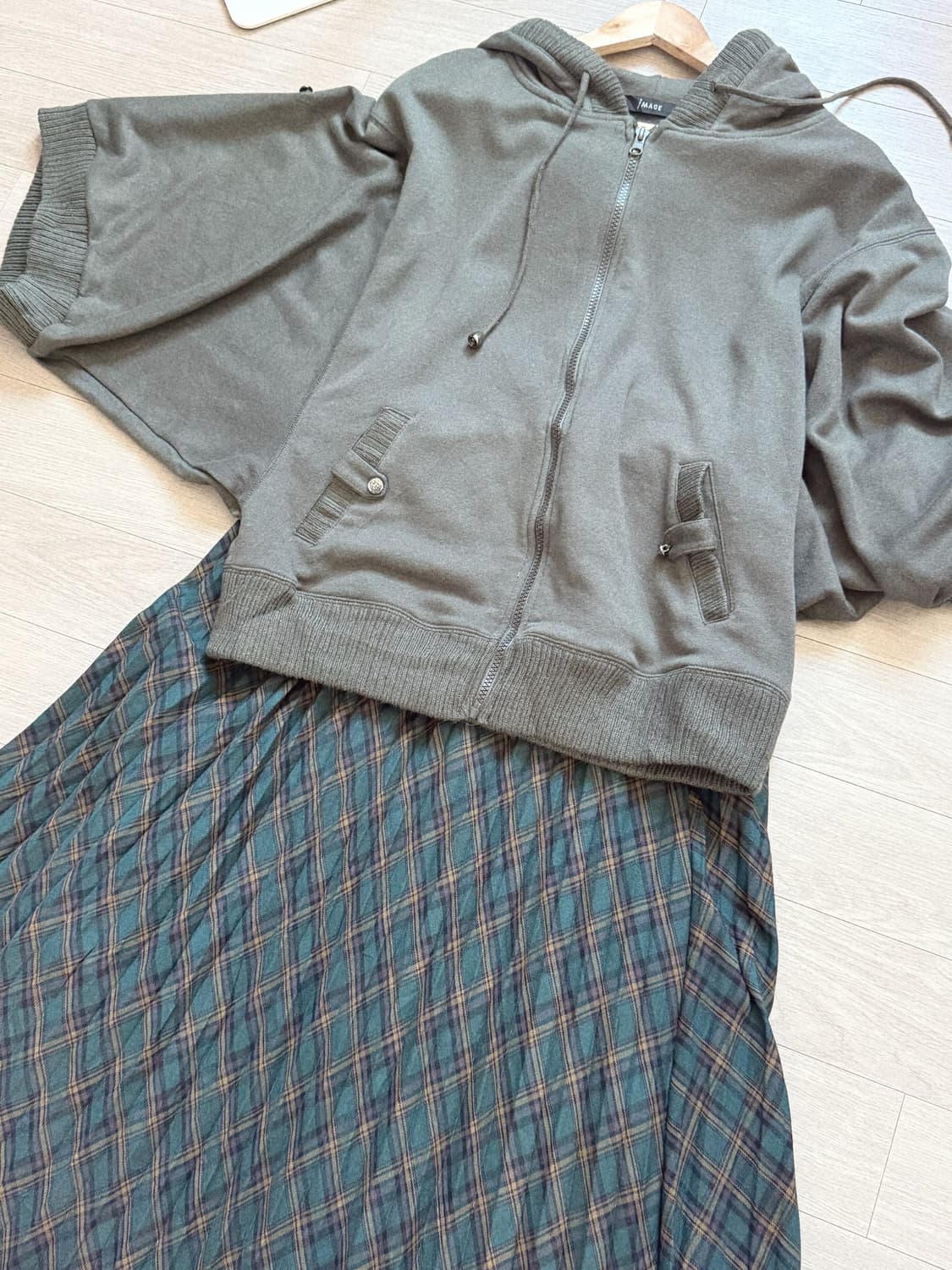 얼스뮤직 가을 롱플리츠 스커트 상품이미지1