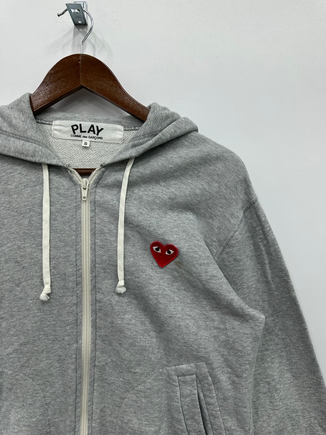 꼼데가르송 그레이 후드집업 상품이미지3