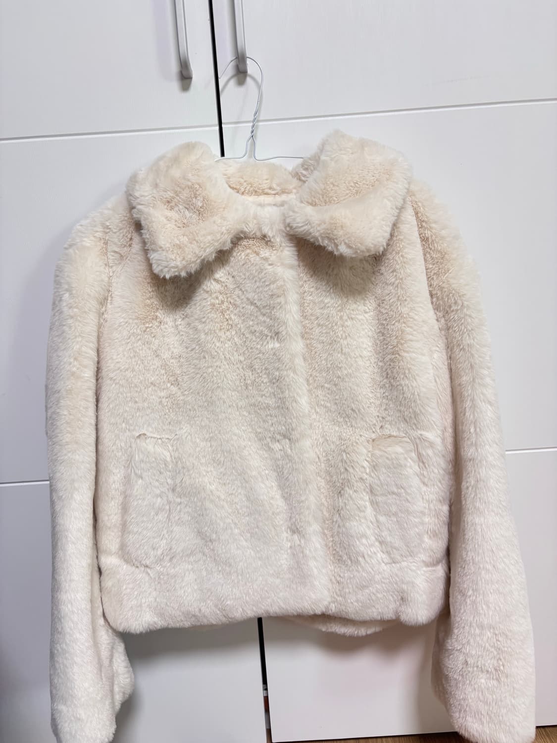 미쏘 화이트 숏 퍼 자켓 상품이미지4