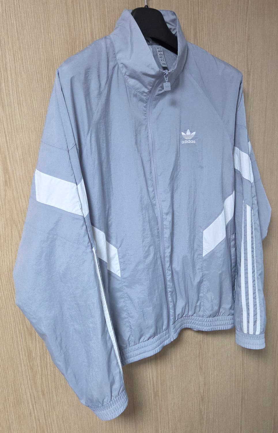 (착샷) 아디다스 바람막이 리카이브 우븐 헤일로 실버  상품이미지2
