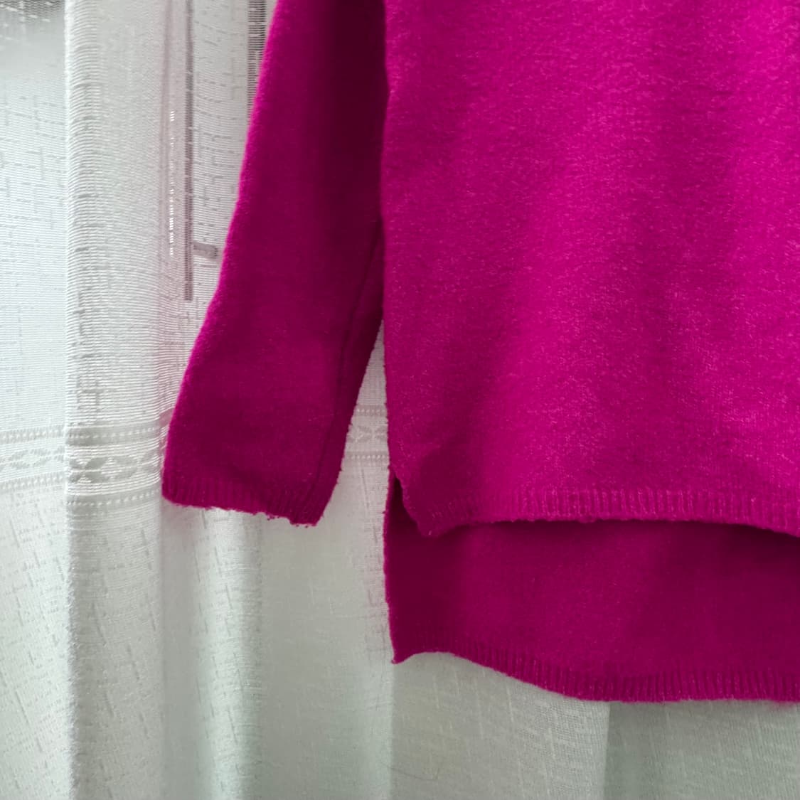 쨍한 색이 예쁜 핫핑크 브이넥 니트긴팔 상품이미지4