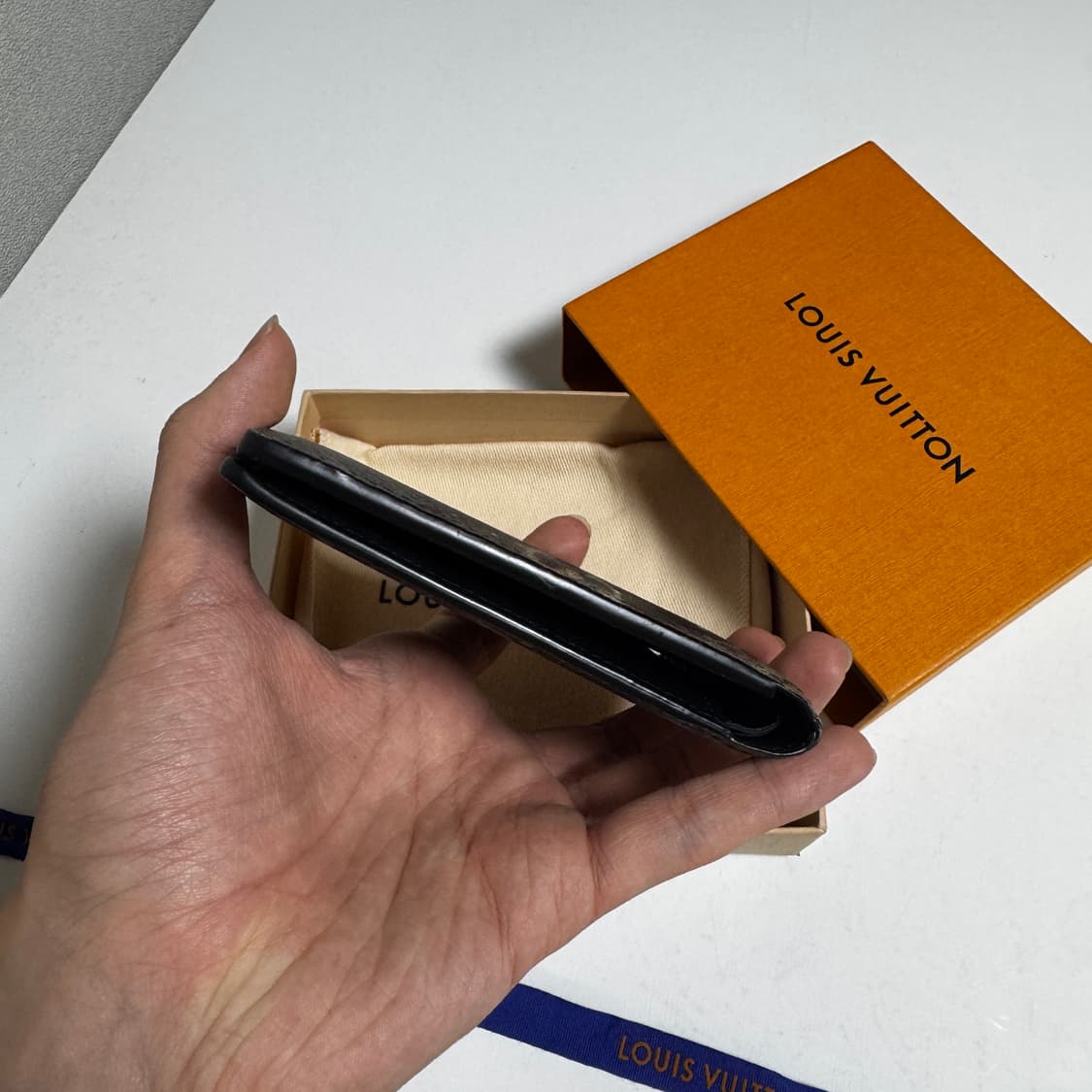 [한정판] 루이비통 모노그램 갤럭시 반지갑 상품이미지4
