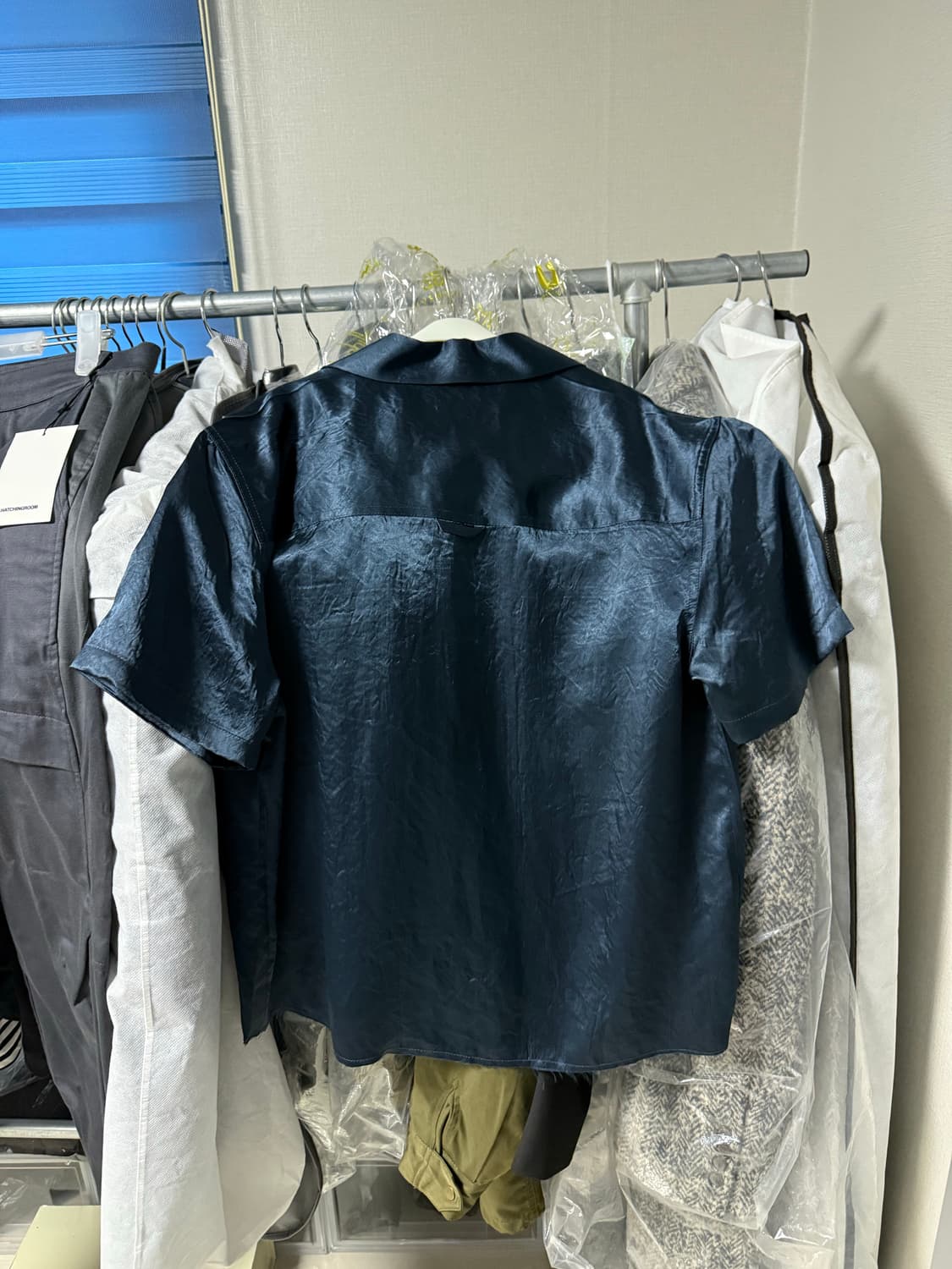 알렌느 OPEN-COLLAR WRINKLED SATIN SHIRT  상품이미지3