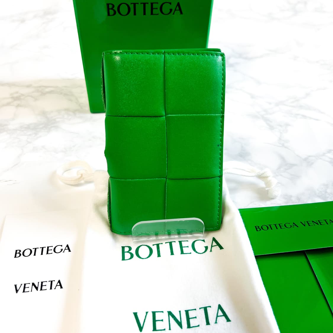[신형] 보테가베네타 카세트 플랩 카드지갑 상품이미지3