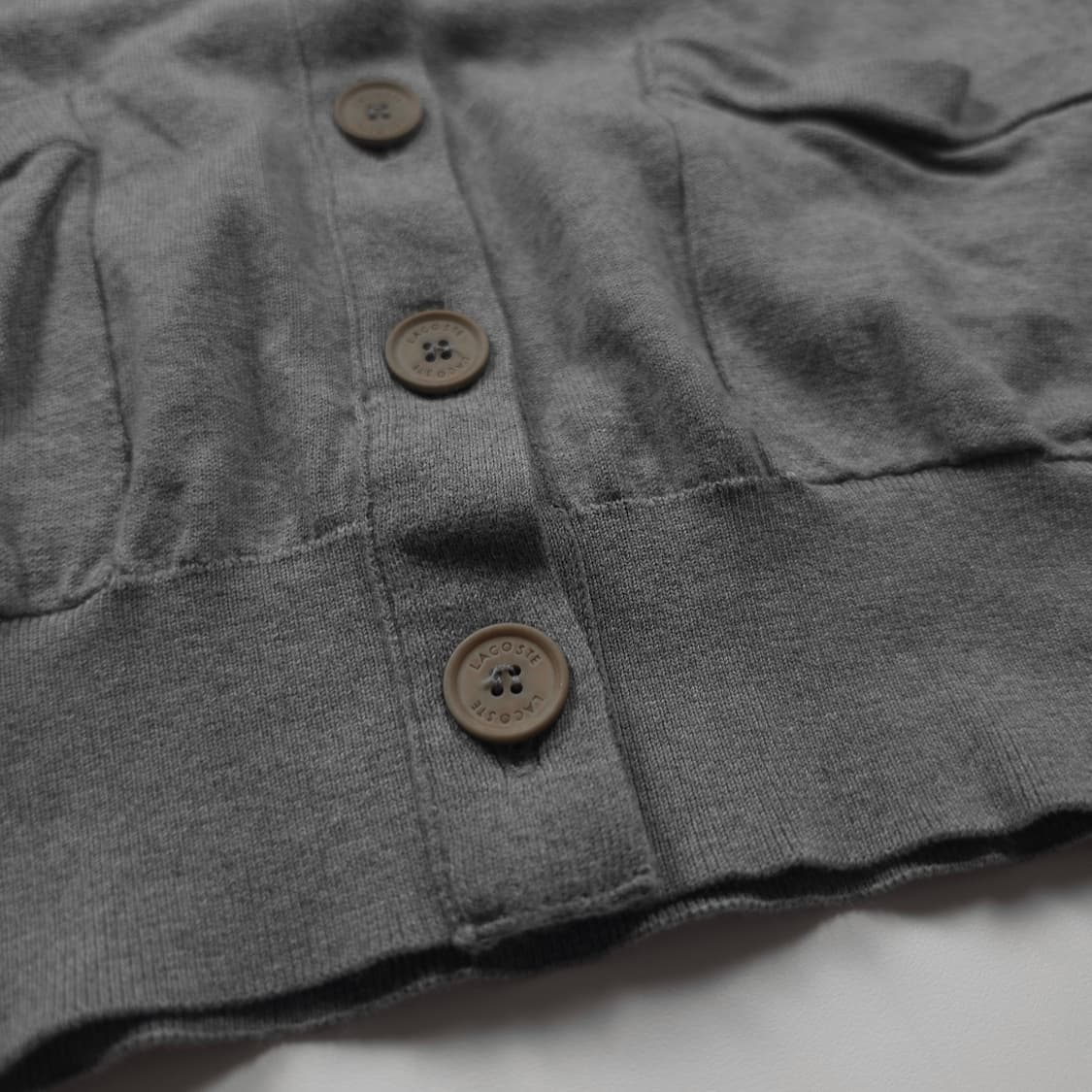 라코스테 자수로고 미니멀 그레이 가디건 (85) 상품이미지5