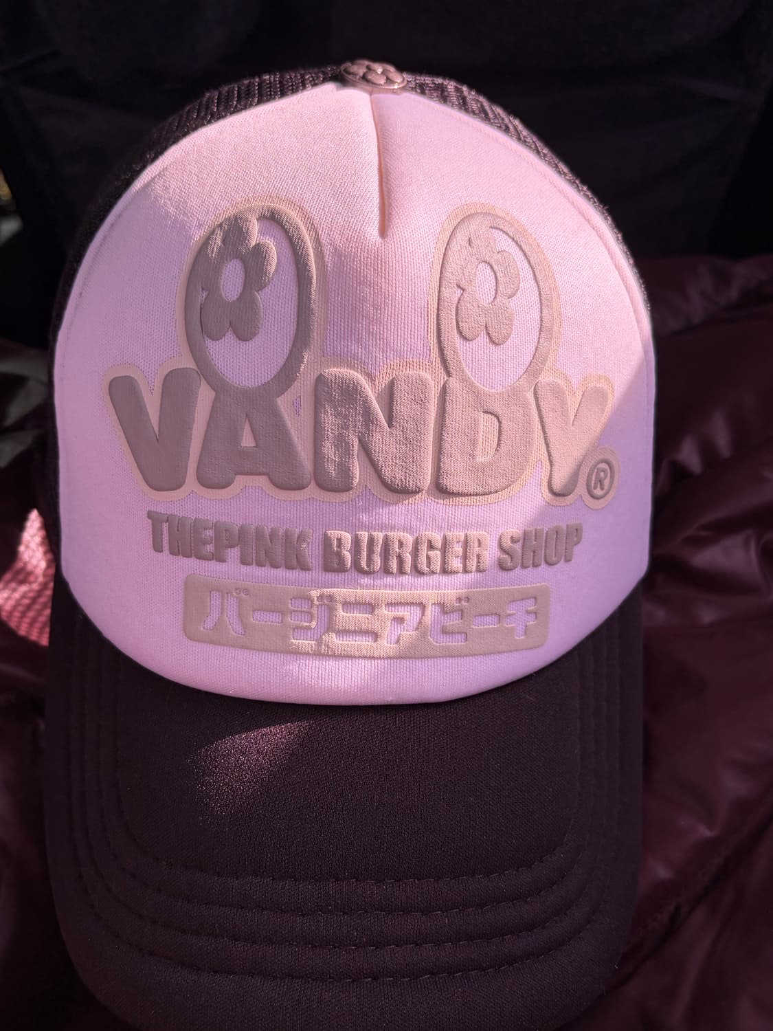 반디 더 핑크 아이 로고 트러커 햇 블랙 상품이미지3