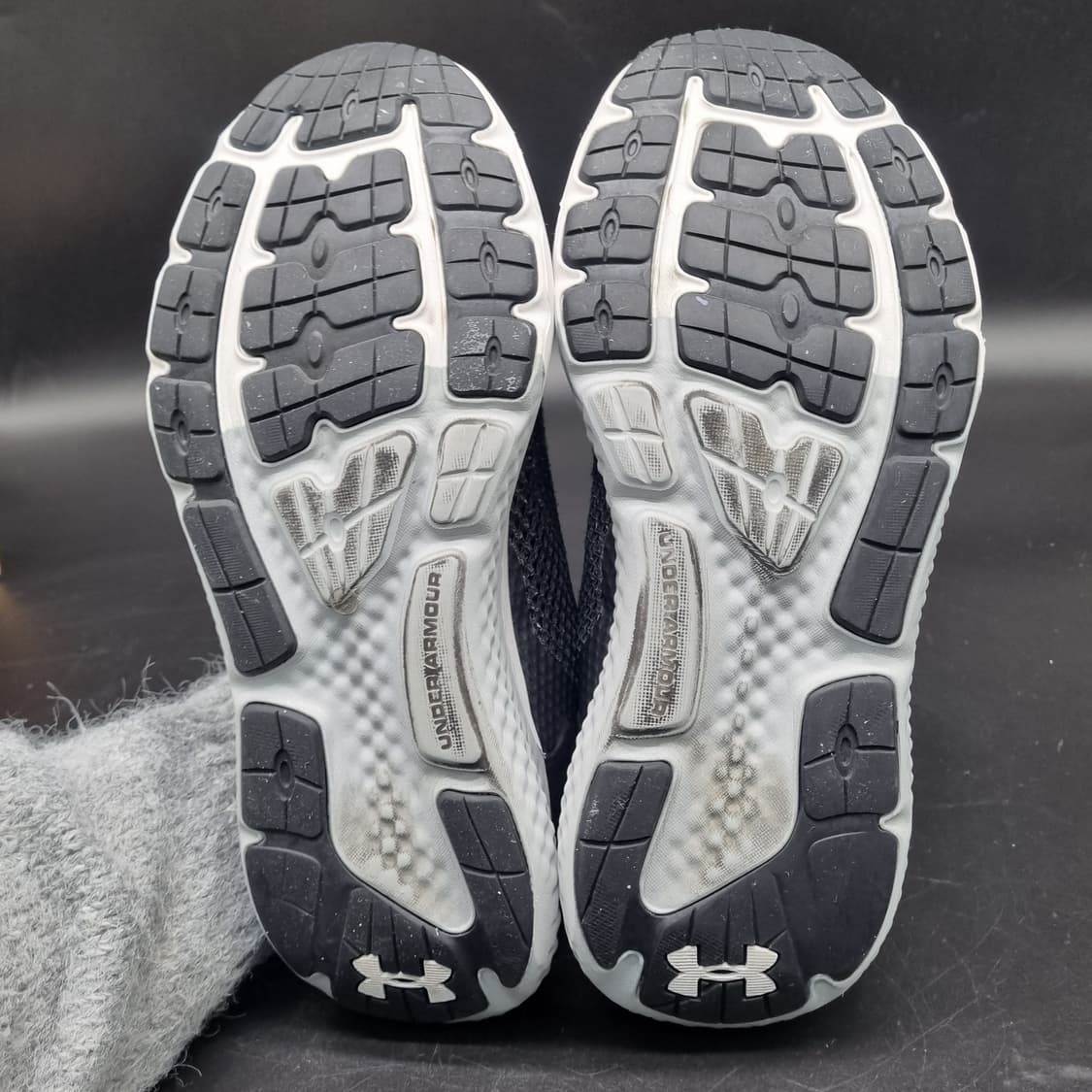 언더아머 차지드 로그3 운동화270 상품이미지3