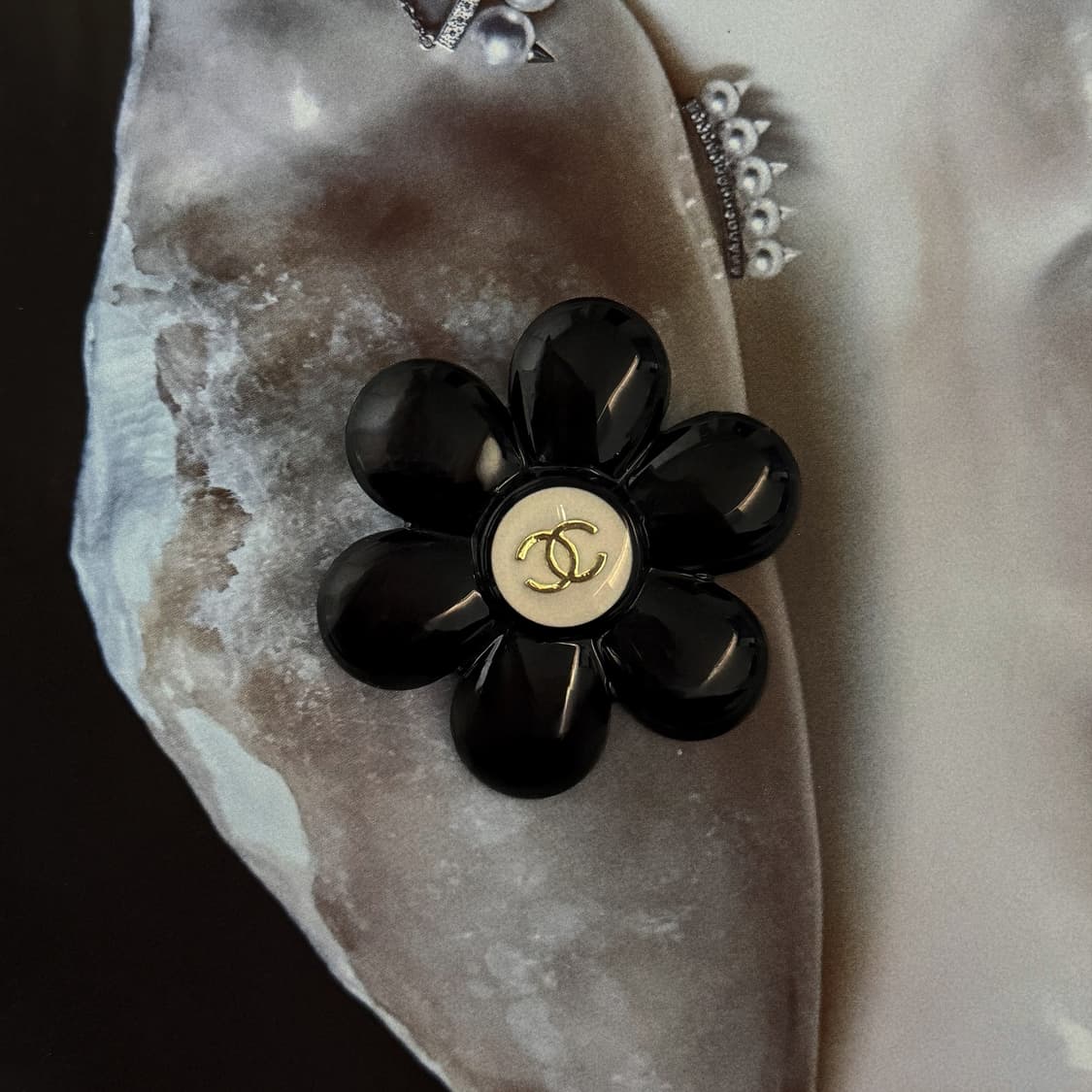 샤넬 미드나잇 플라워 브로치 상품이미지2