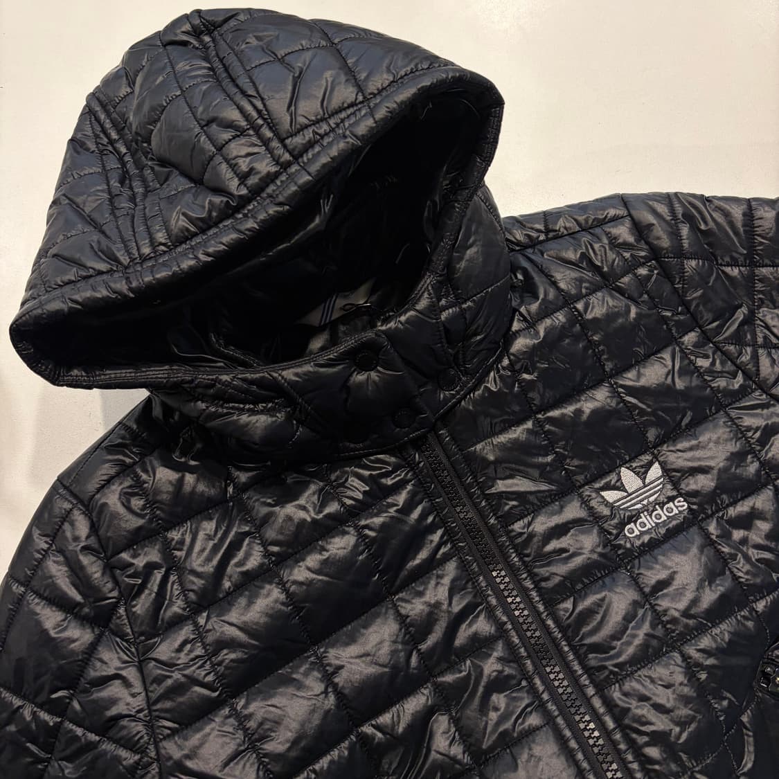 [95] 아디다스 우먼 크롭 블랙 퀼팅 후드 패딩 점퍼 D295 상품이미지3