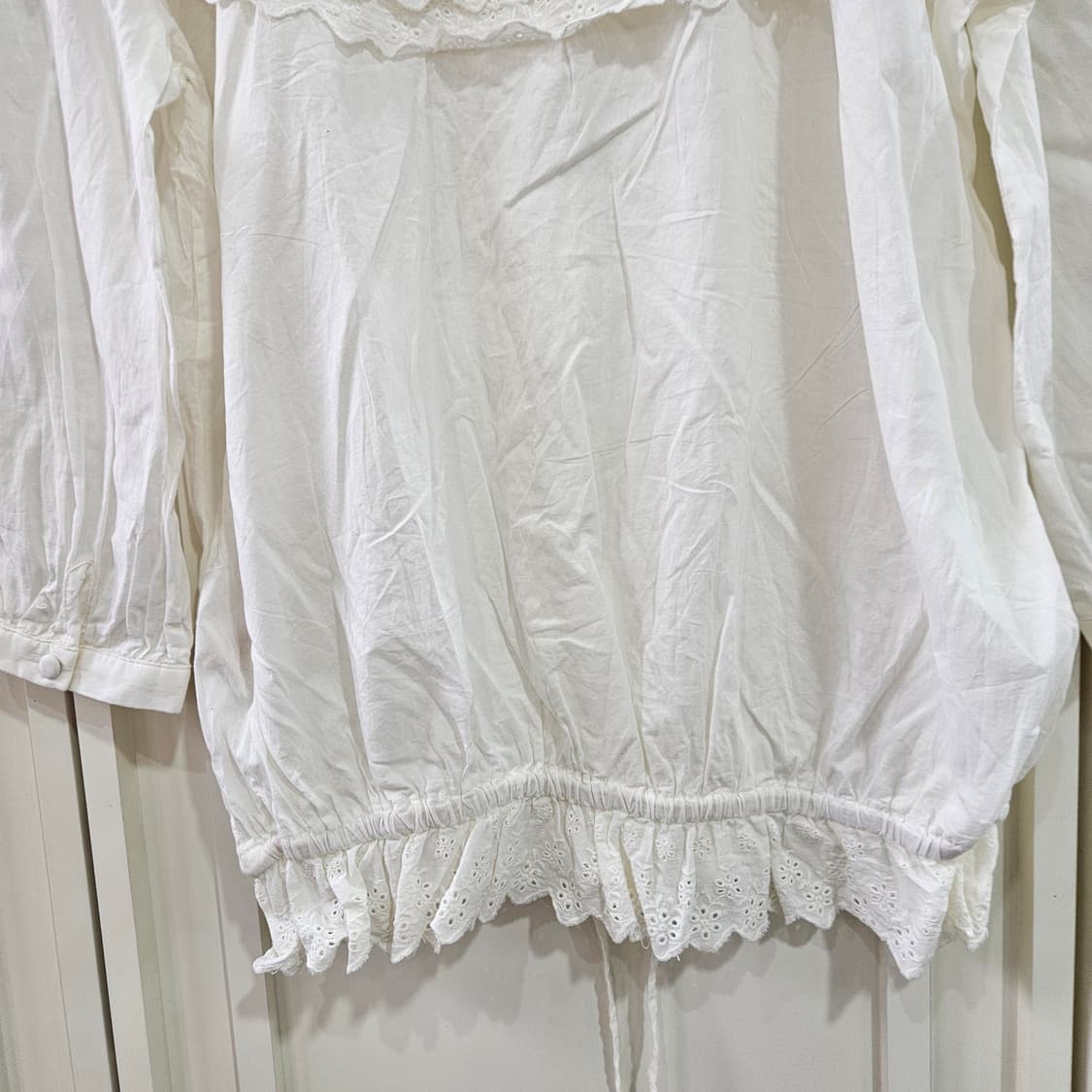 레이스 프릴 블라우스 화이트 7부 상품이미지8