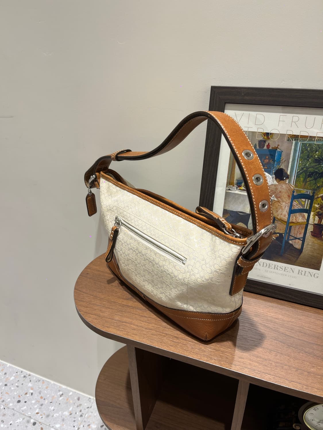 Coach Cream Shoulder Bag 상품이미지3