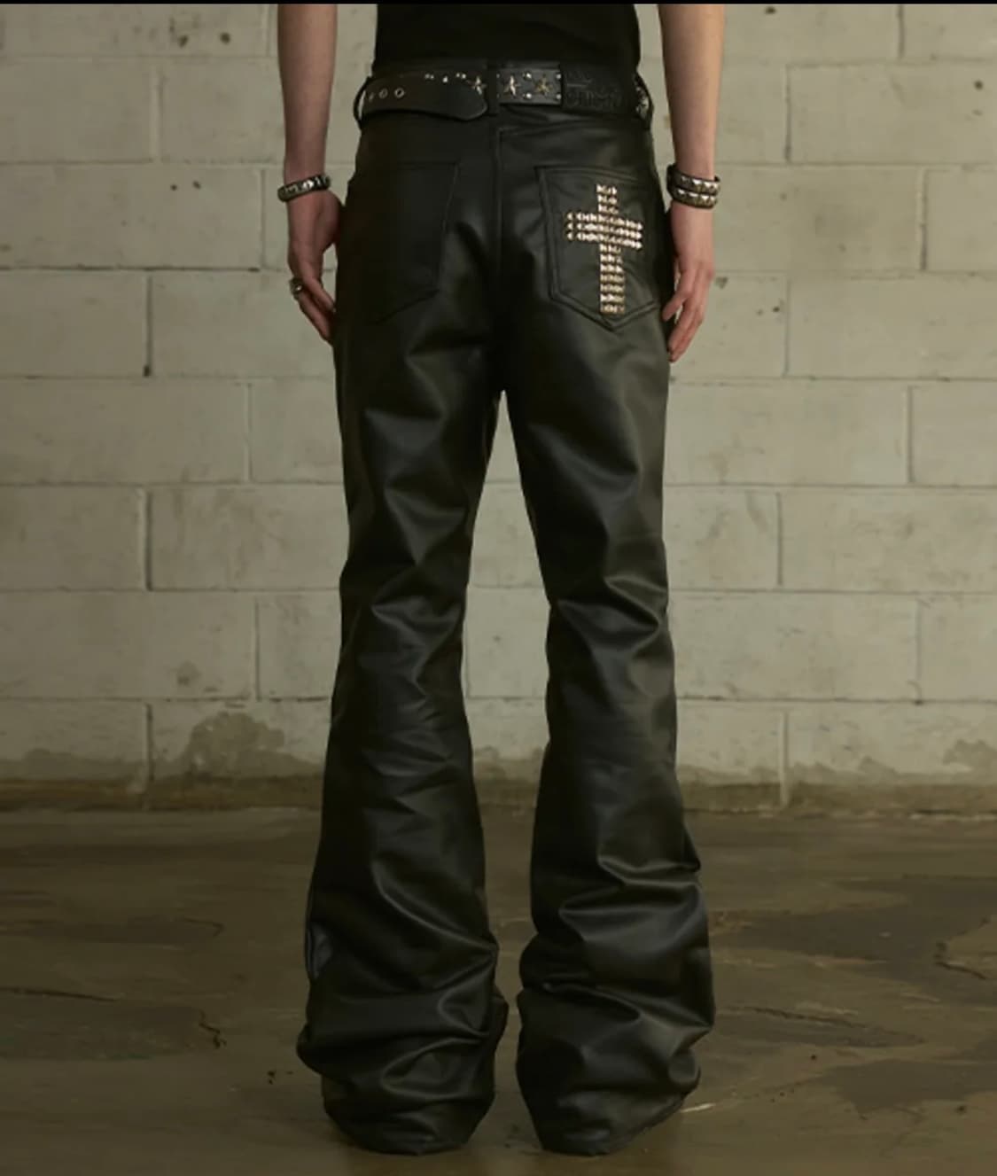 랜 아카이브 크로스 스터드 레더 팬츠 - 블랙 상품이미지1