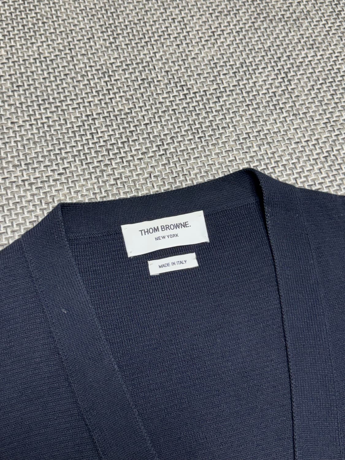 톰브라운 암밴드 밀라노스티치 가디건 상품이미지5