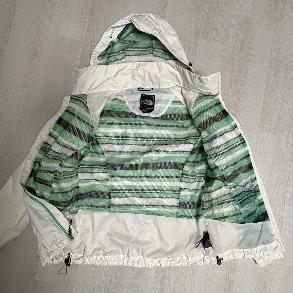 노스페이스 아이보리 바람막이 팝니다  상품이미지3