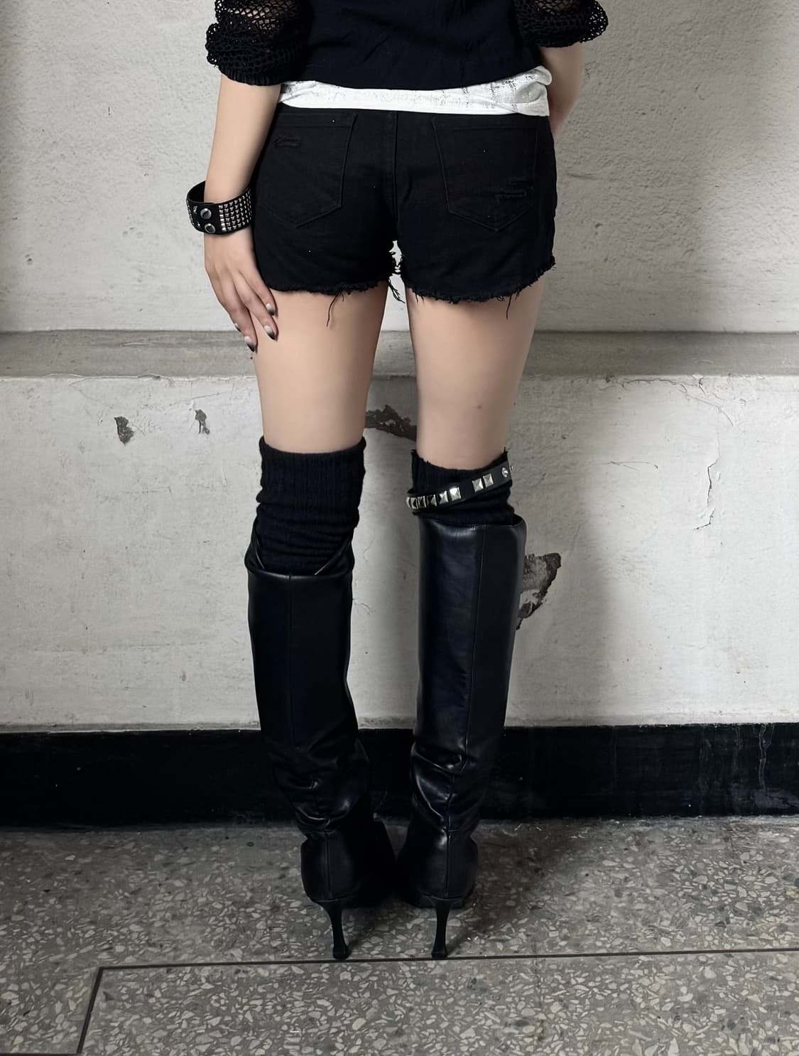 Distressed black shorts 상품이미지2