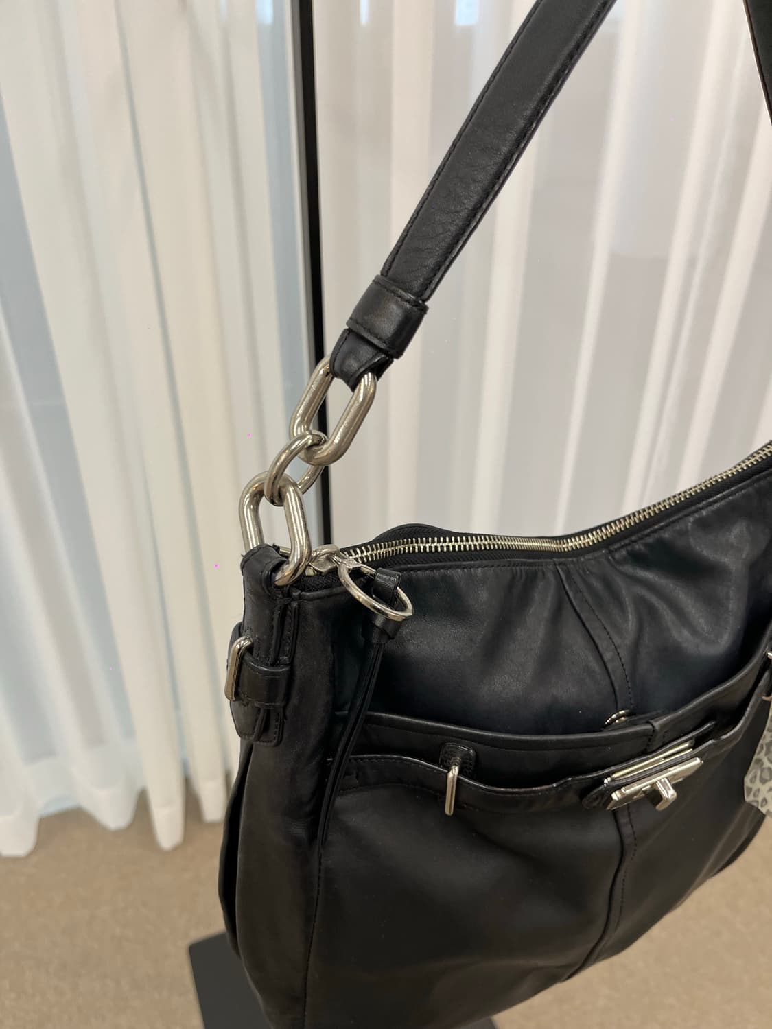Coach Black Paper Shoulder Bag 상품이미지5