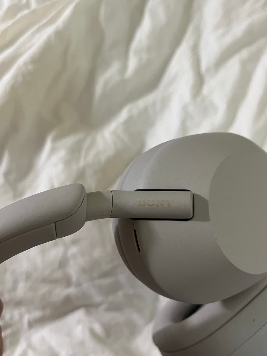 소니 WH-1000XM5 실버 헤드폰 상품이미지4