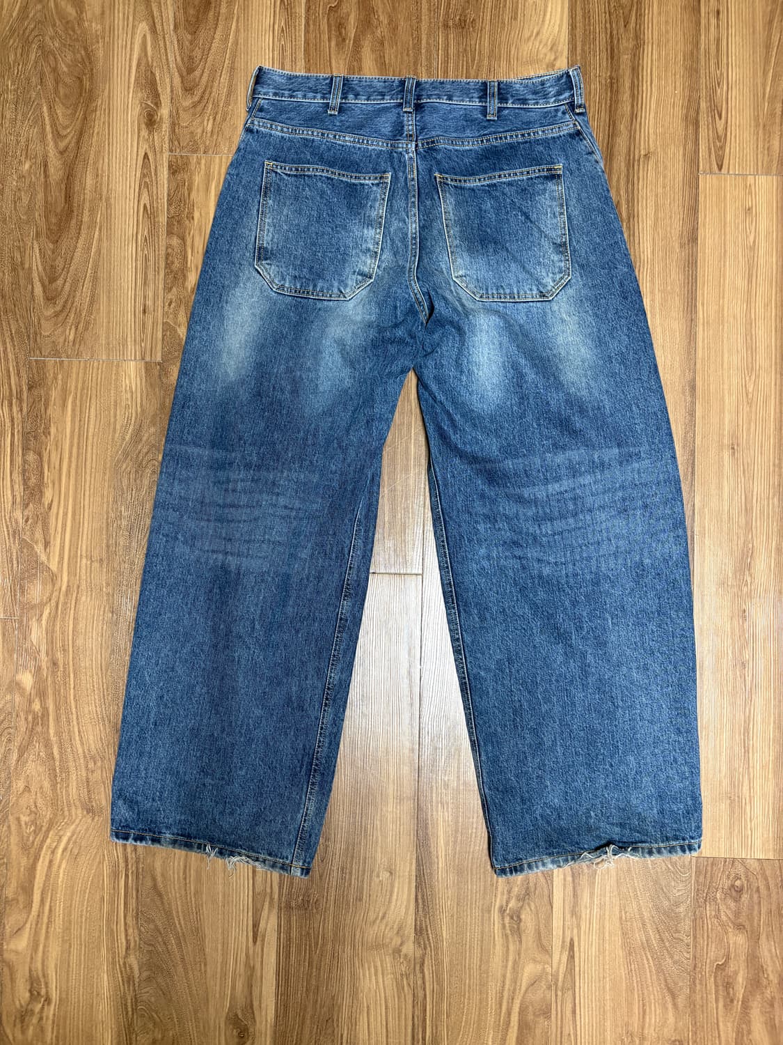 해칭룸 와이드 커브진 Washed Blue 상품이미지2