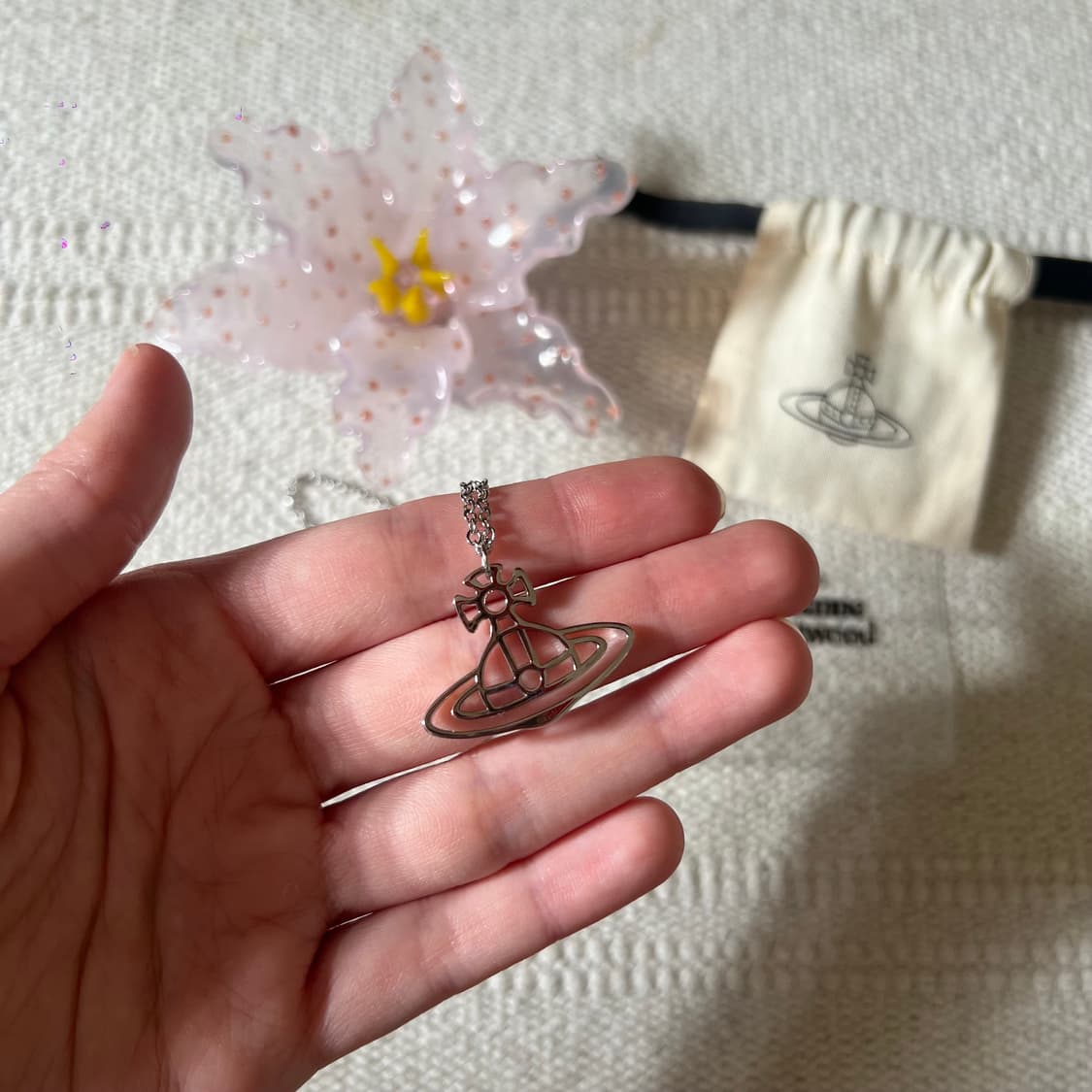 비비안웨스트우드 씬 라인 숏 플랫 오브 펜던트 네크리스 상품이미지6