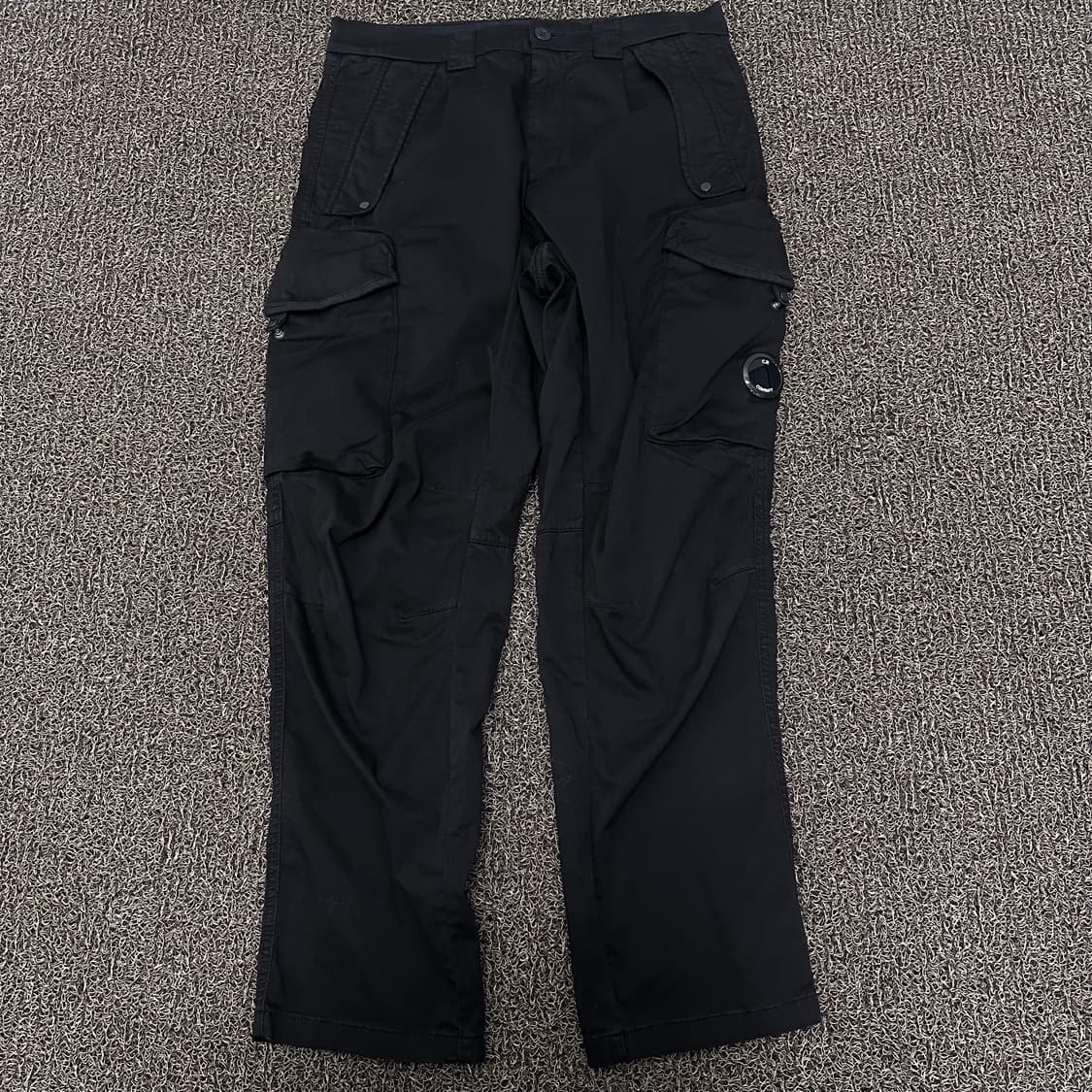 CP컴퍼니 한국매장판 렌즈 카고팬츠 블랙 XS 상품이미지1