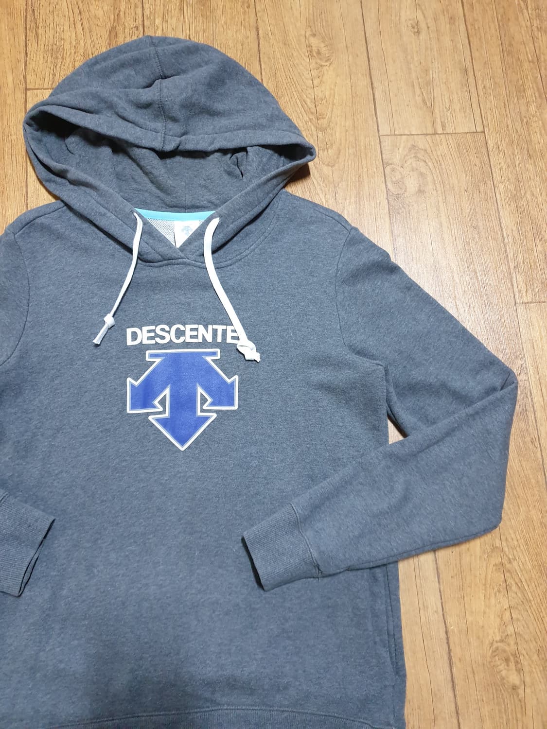 1204 데상트 후드티 95 사이즈입니다 상품이미지3