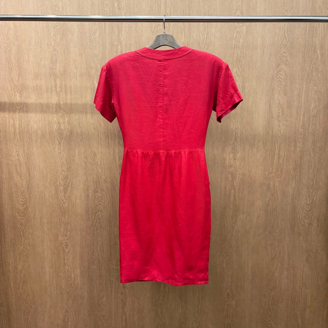 펜디 라운드넥 코튼 반팔 미디 원피스 프론트 버튼 패널 절개 디테일 레드 상품이미지3