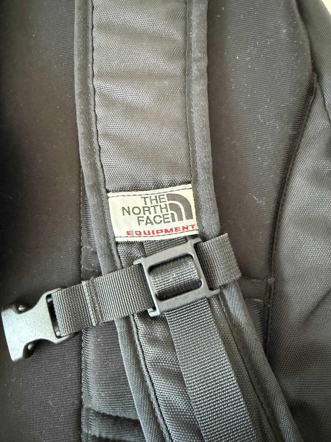 노스페이스(THE NORTH FACE) 백팩(뒷면 하단 헤짐) 상품이미지8