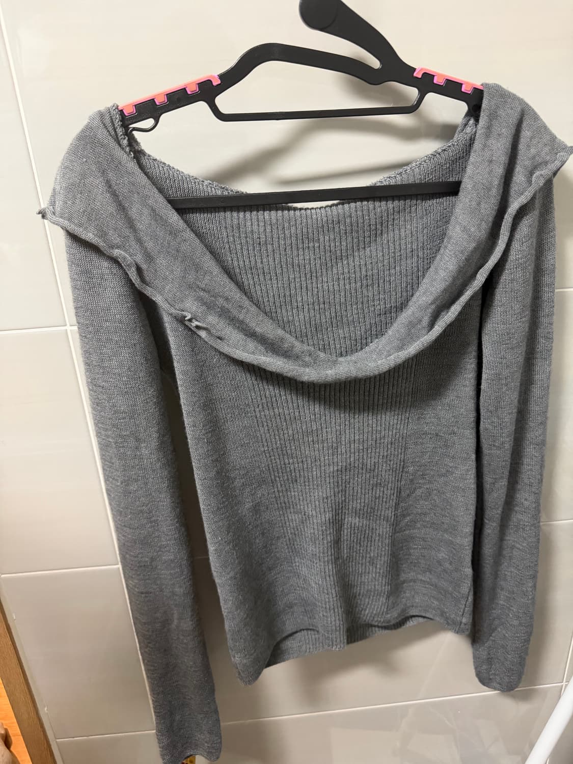 더포르타 오프숄더 후드 니트 상품이미지4