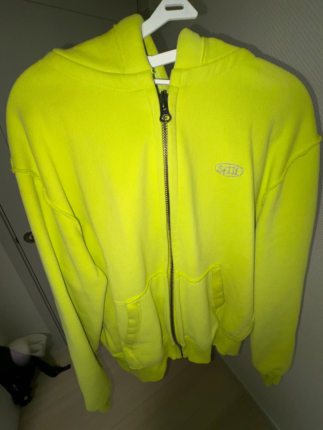 세이에 후드집업 네온그린 형광 상품이미지1