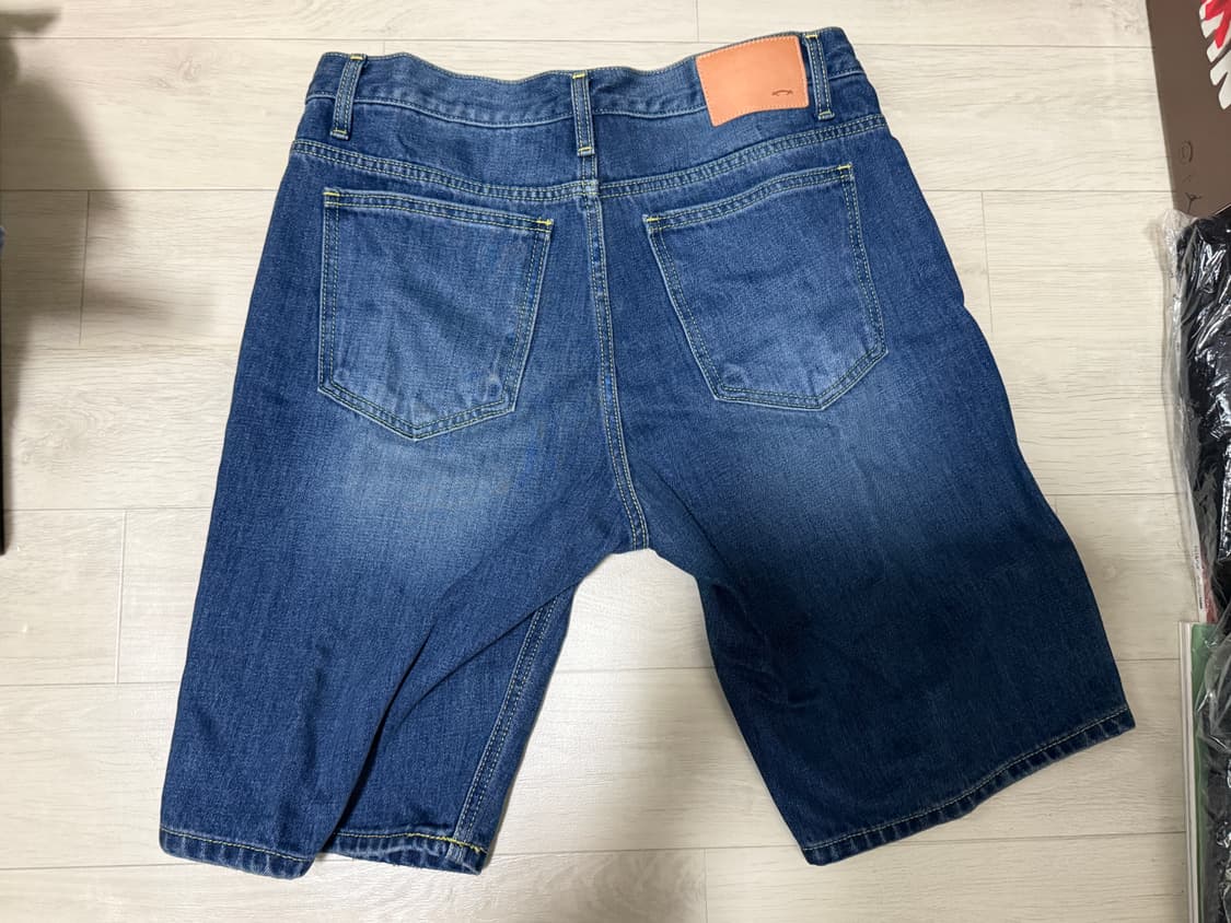 비바스튜디오 청반바지 미착용 판매 합니다. 상품이미지4