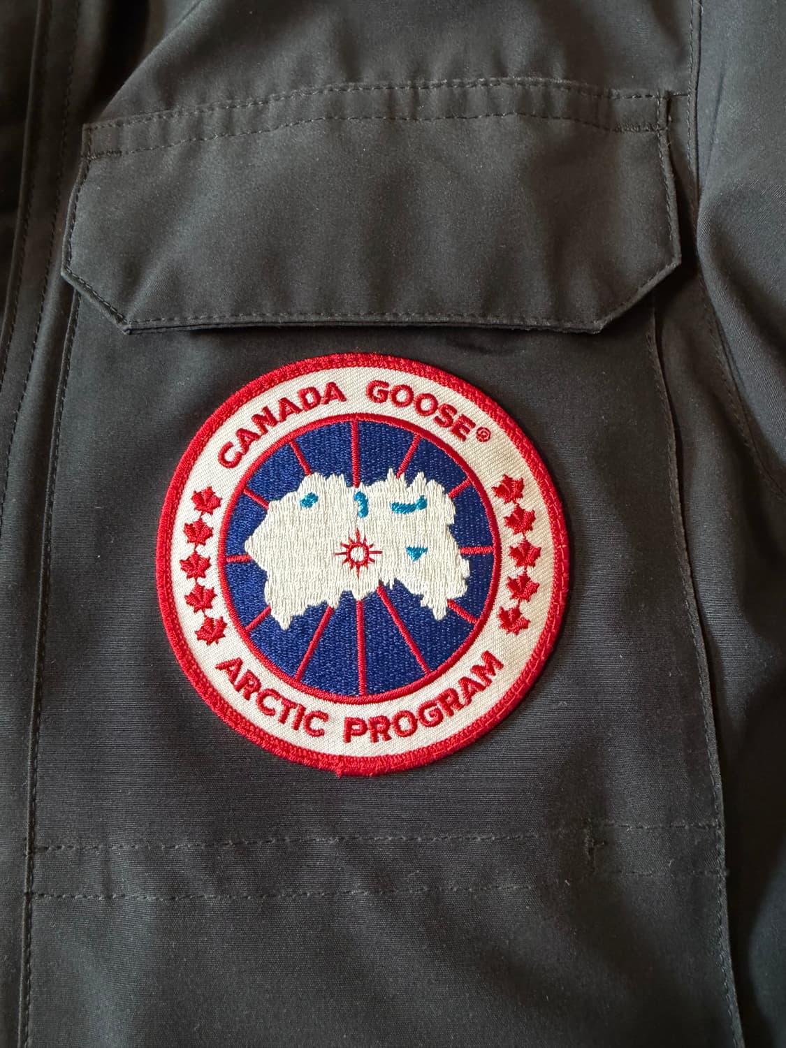 캐나다구스 시타델 블랙 퓨전 M사이즈 판매합니다. 상품이미지5