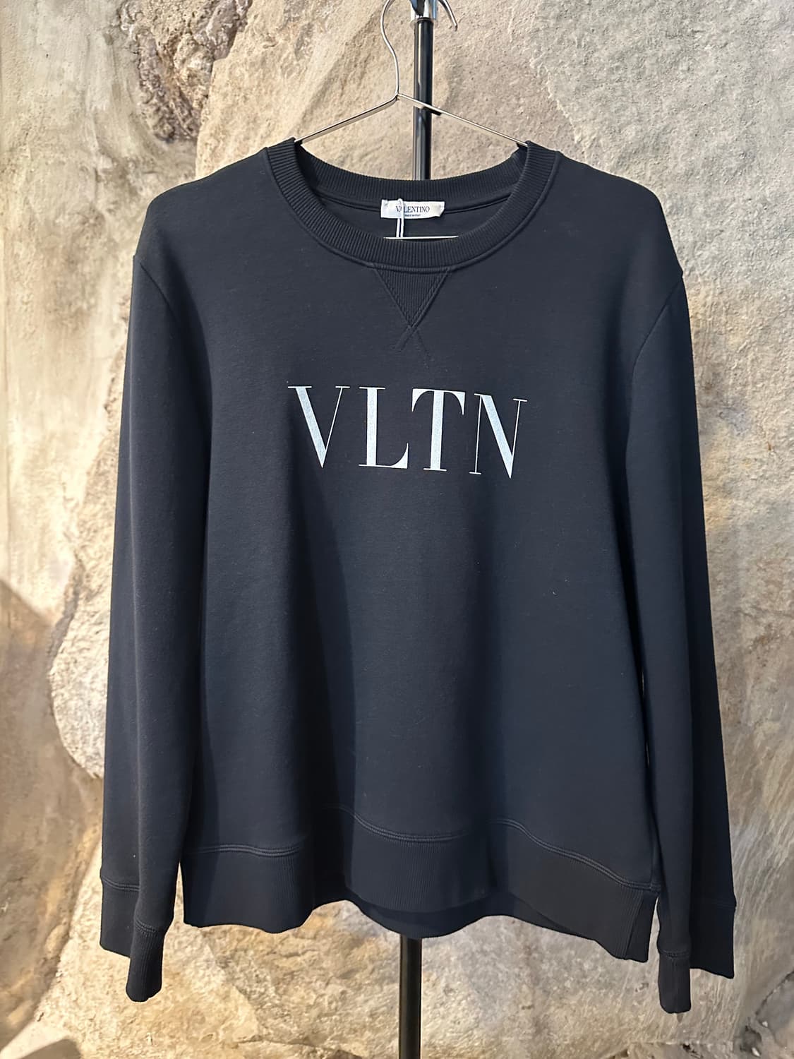 발렌티노 VLTN 로고 프린트 맨투맨 상품이미지1