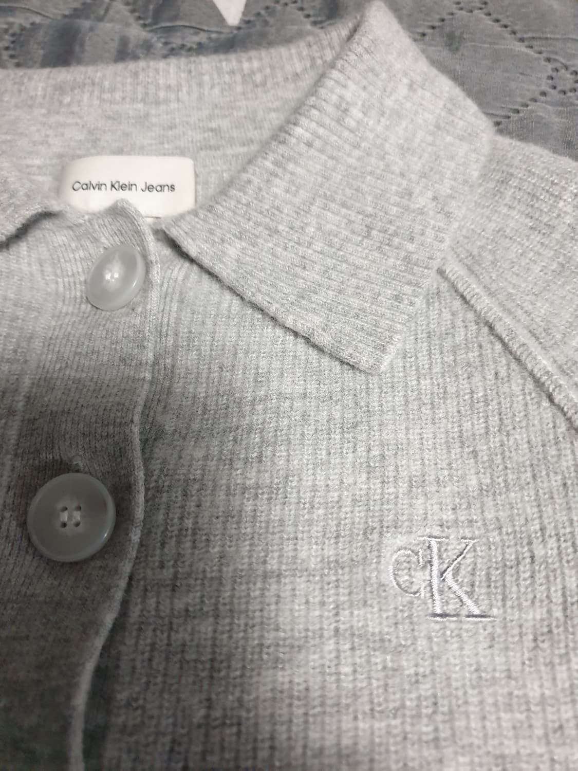 캘빈클라인 캐시미어블렌드 딱붙핏 크롭 카라 가디건 그레이 (XS) 상품이미지2