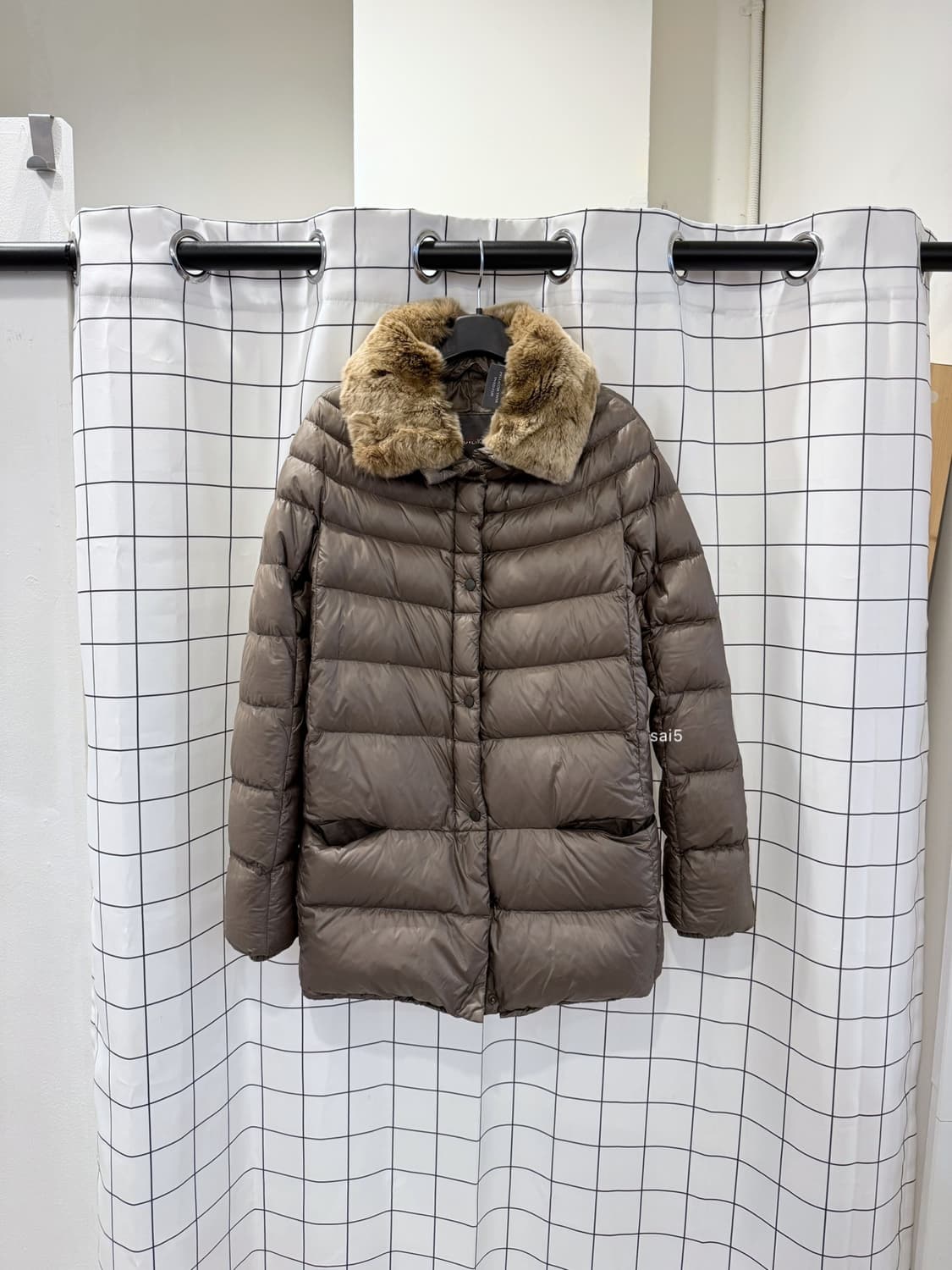 듀베티카 구스 패딩 래빗카라 40사이즈 상품이미지1