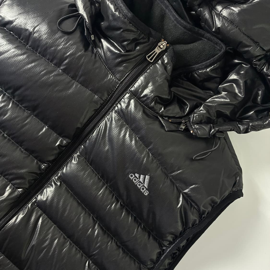 Adidas 아크다스00‘s 유광 패티드 구스다운 베스트 패딩 상품이미지3