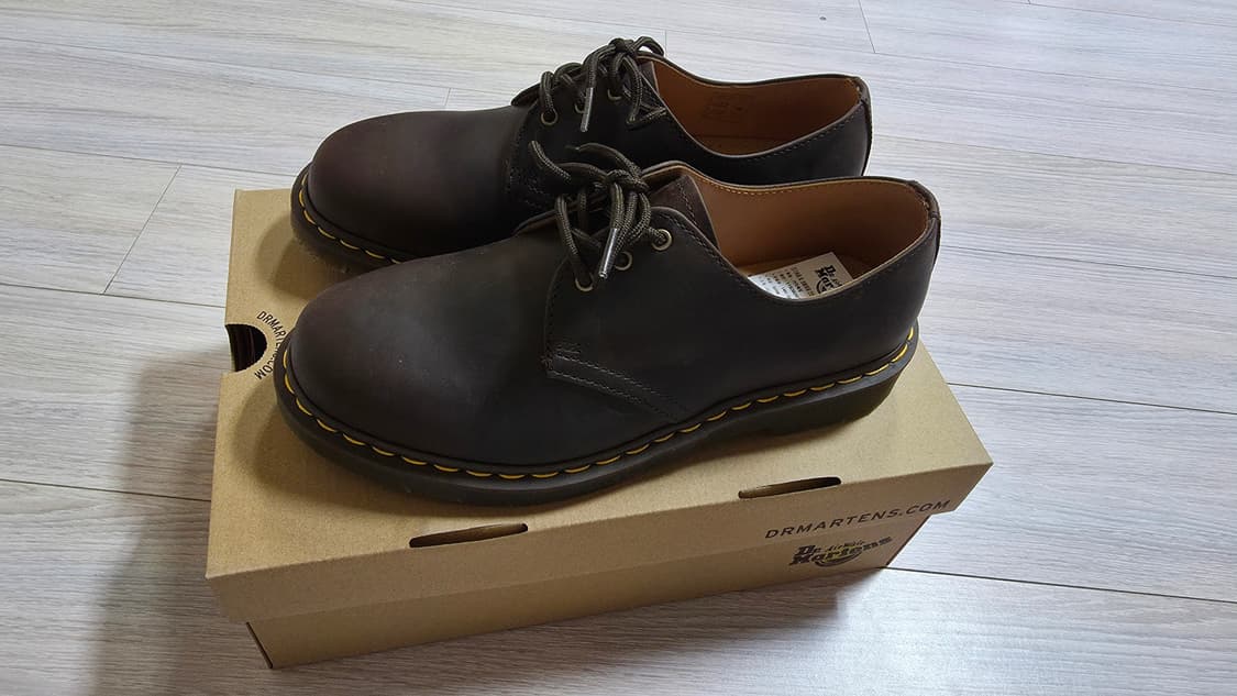 닥터마틴 1461 3홀 빈티지 브라운 팝니다. 상품이미지1