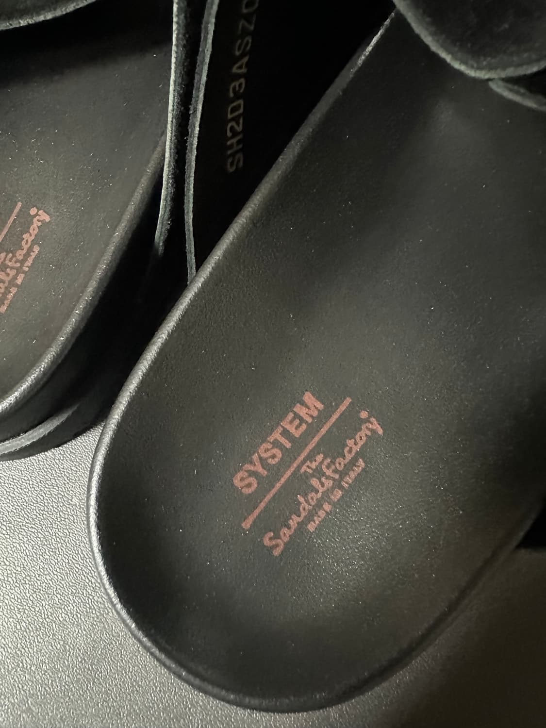 (250mm) 시스템옴므 스웨이드 스트랩 슬라이드-블랙 상품이미지3