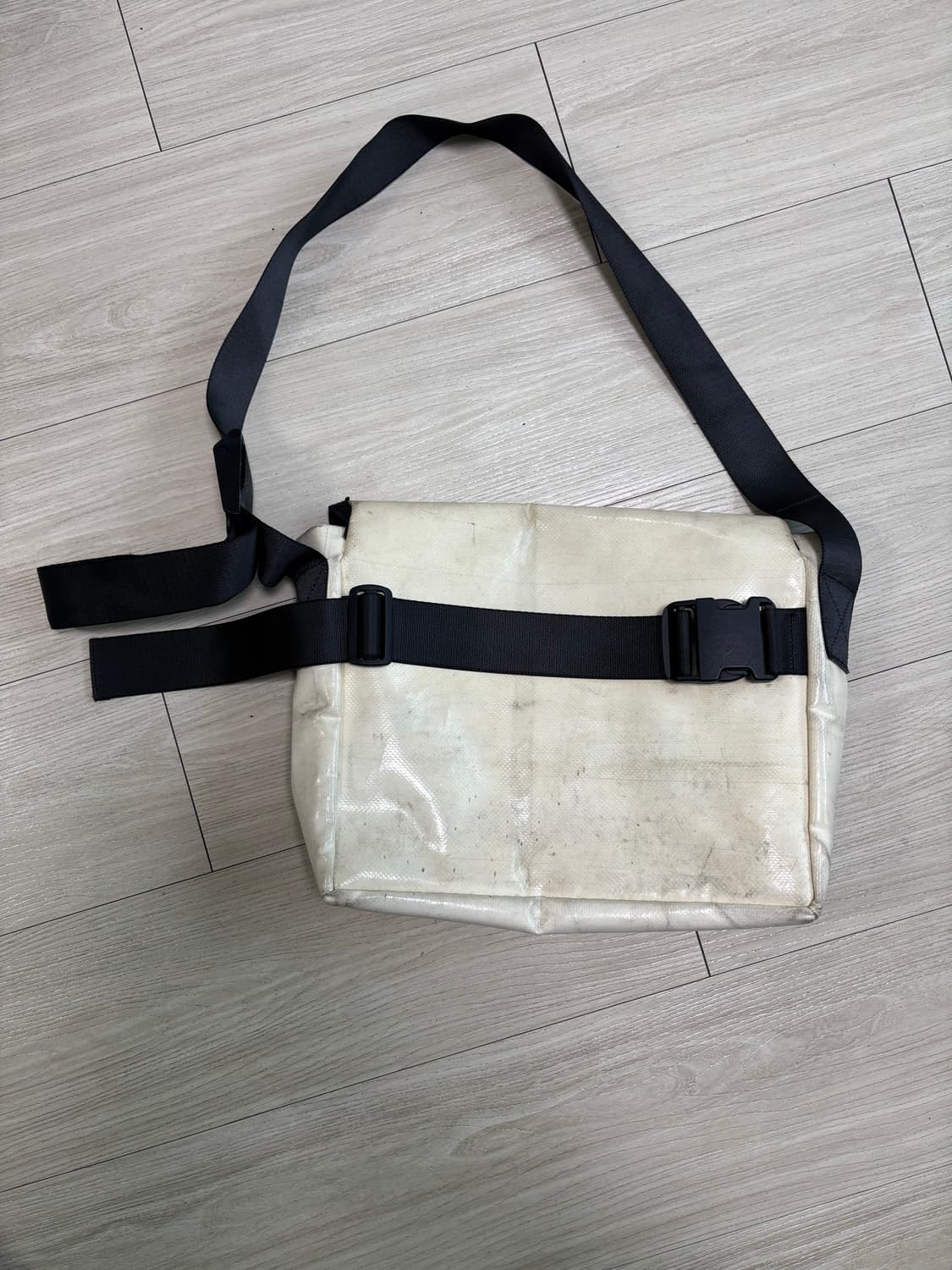 프라이탁 덱스터 화이트 아이보리 상품이미지2