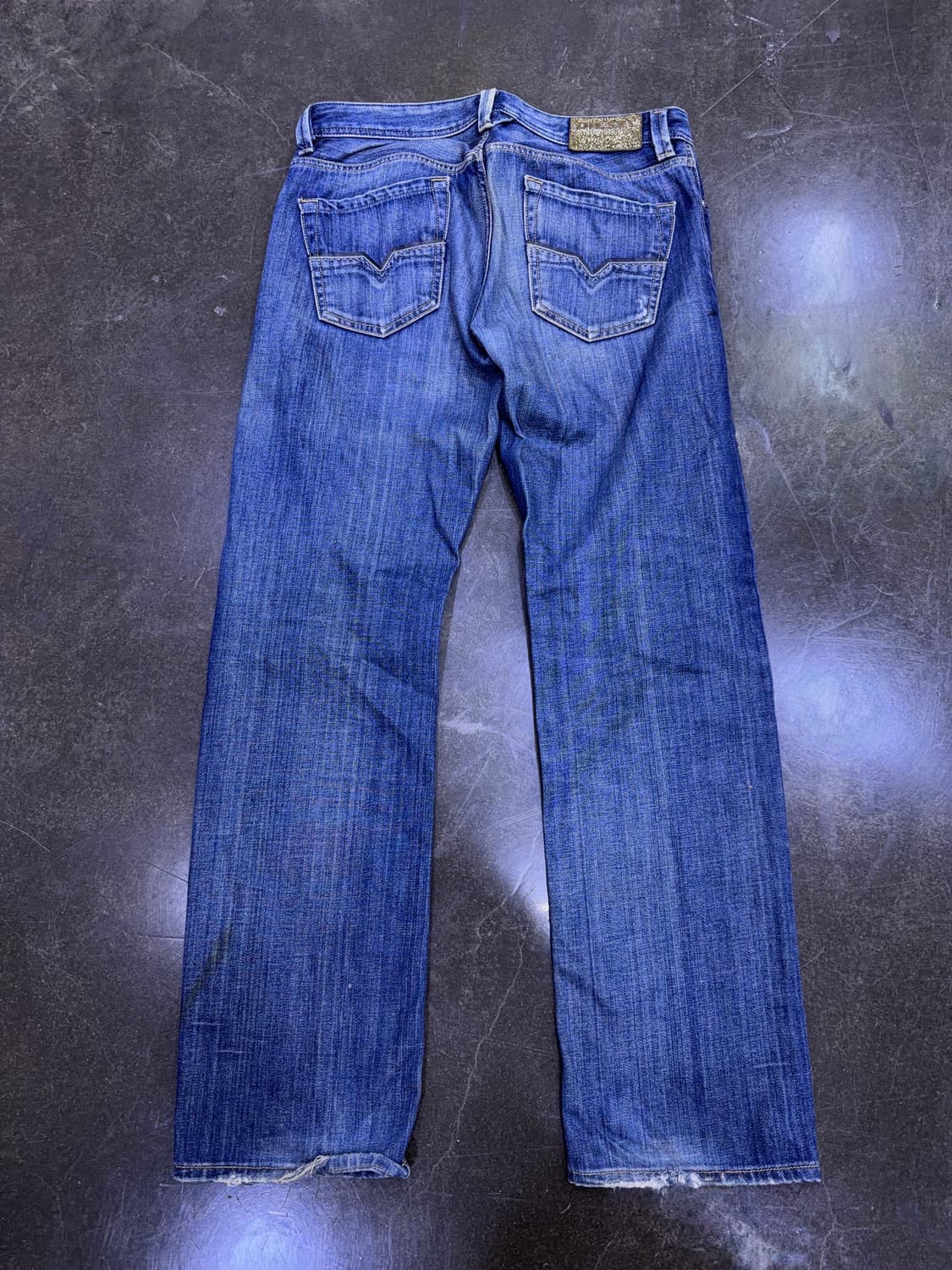 디젤 라키 빈티지 데미지 워싱 레귤러 스트레이트핏 데님팬츠 32 상품이미지2