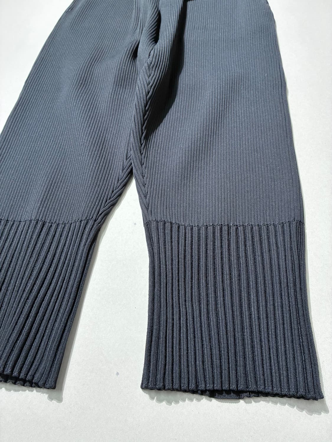 CFCL 플루티드 테이퍼드 팬츠 블랙 5사이즈 상품이미지3