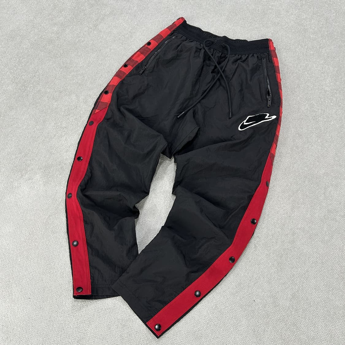 나이키 블랙/레드 버튼 트랙 바지 m 상품이미지1