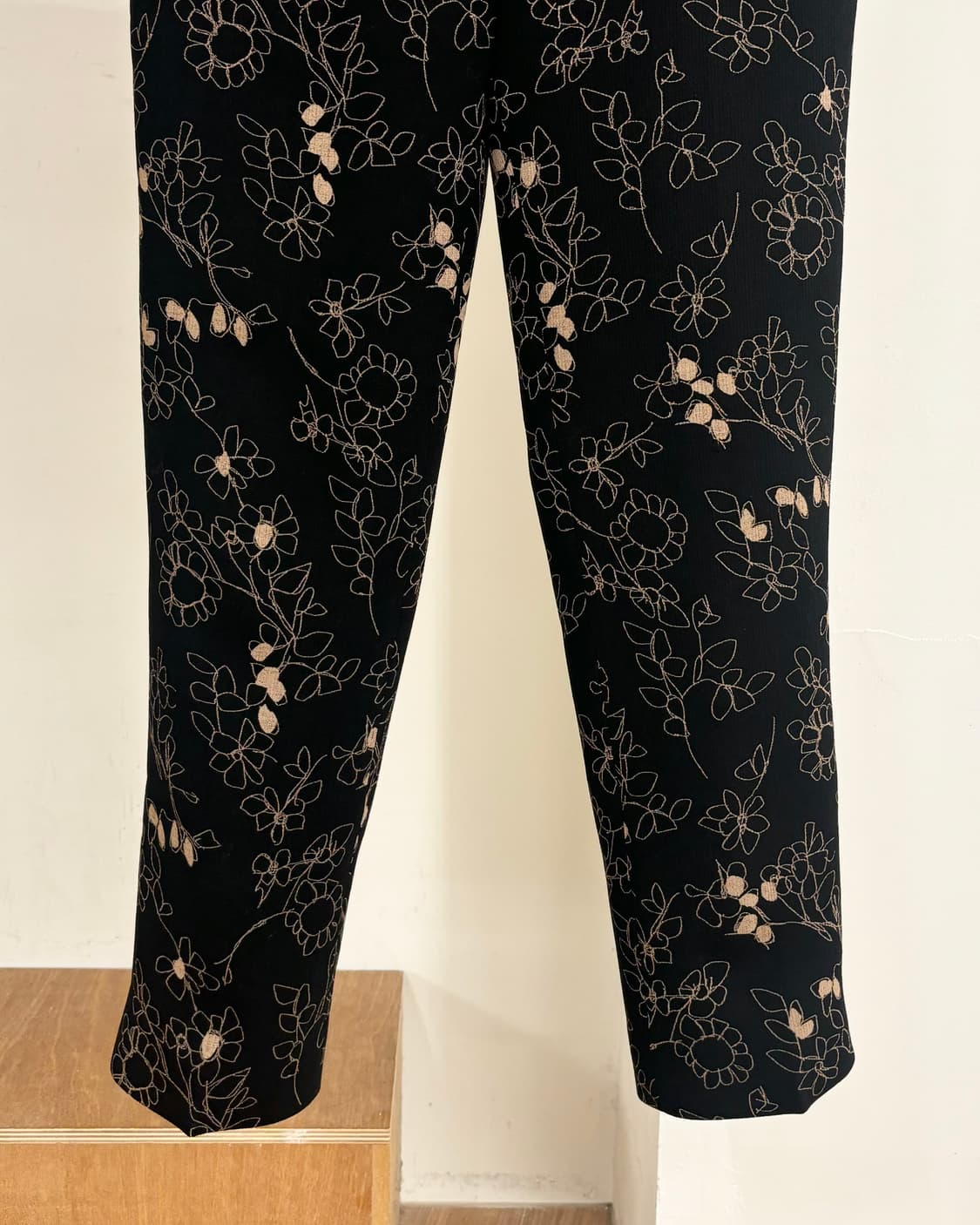 마르니 플로럴 패턴 블랙 코튼 팬츠 상품이미지3