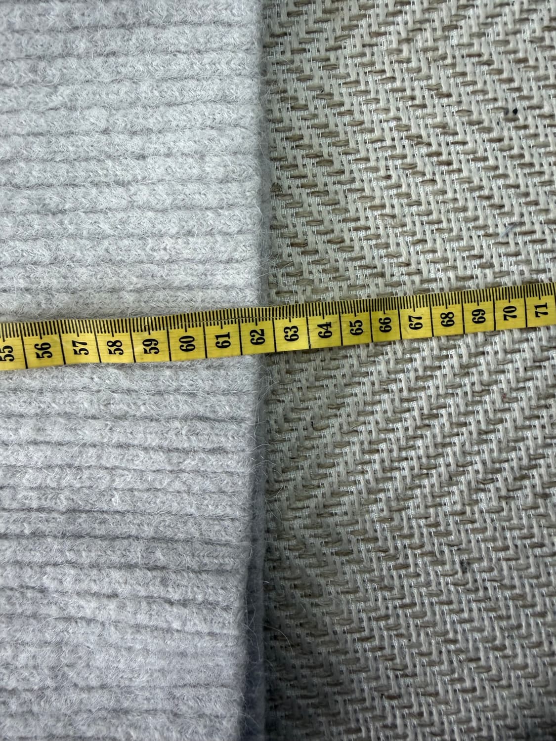 매장판정품) AMI 아미 24ss 하트 로고 여성니트 L 상품이미지10