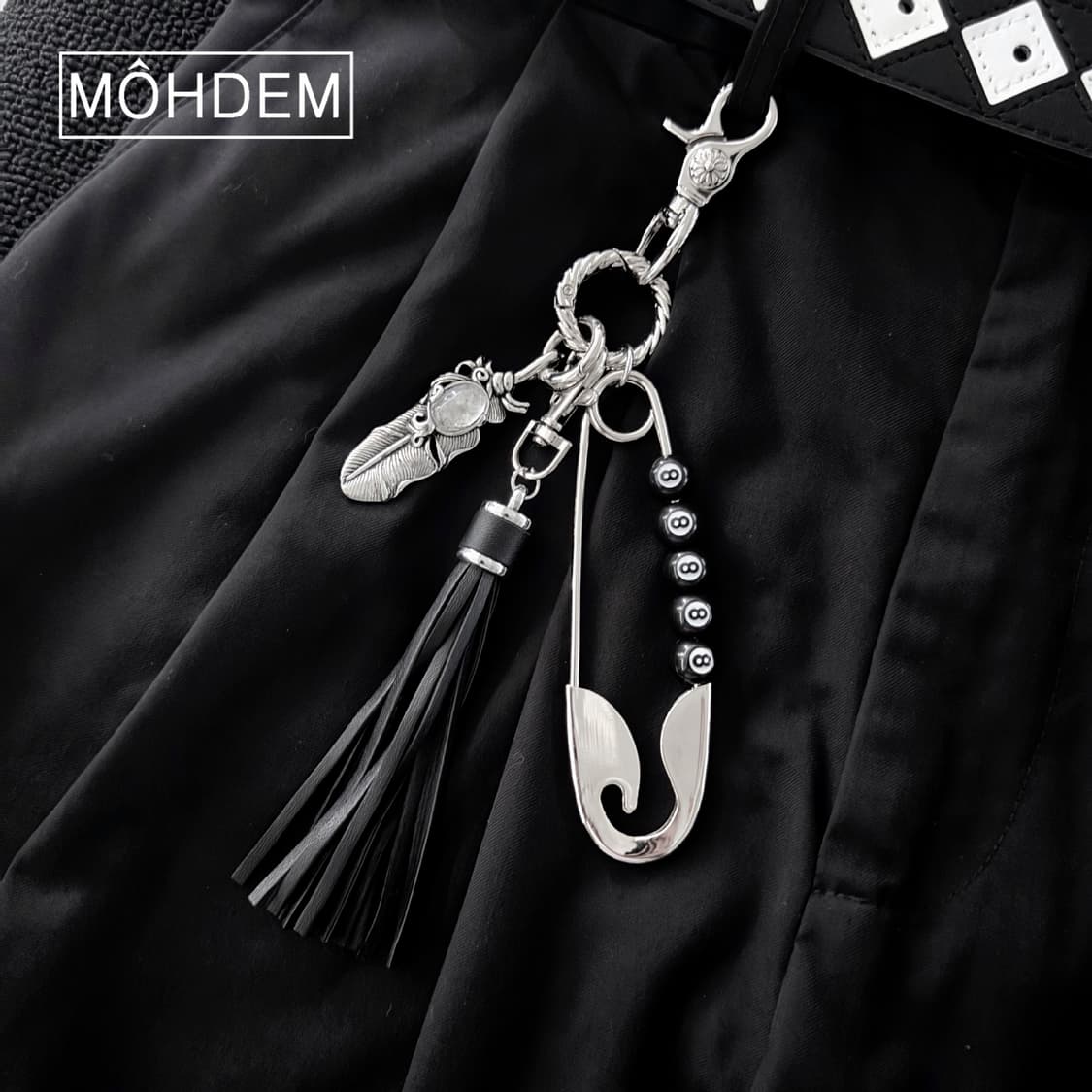 [Unisex] 깃털 8볼 클립 태슬 키링 열쇠고리 상품이미지1