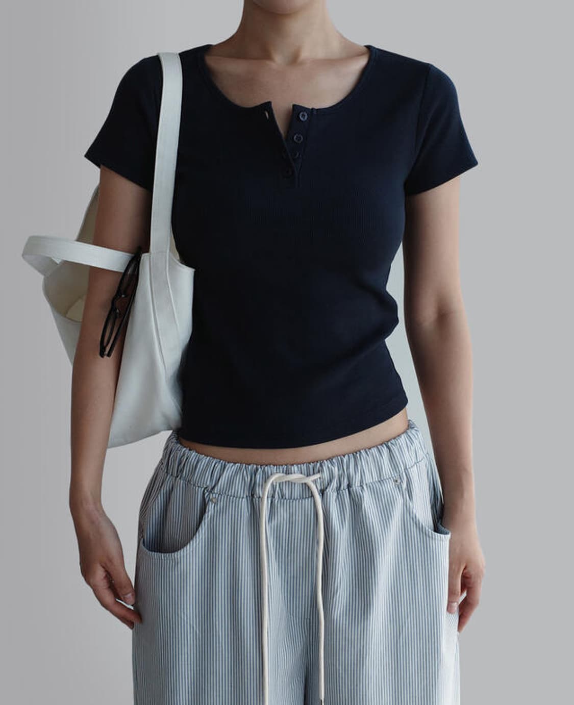 라룸 헨리넥 티셔츠(네이비) 새상품 상품이미지1