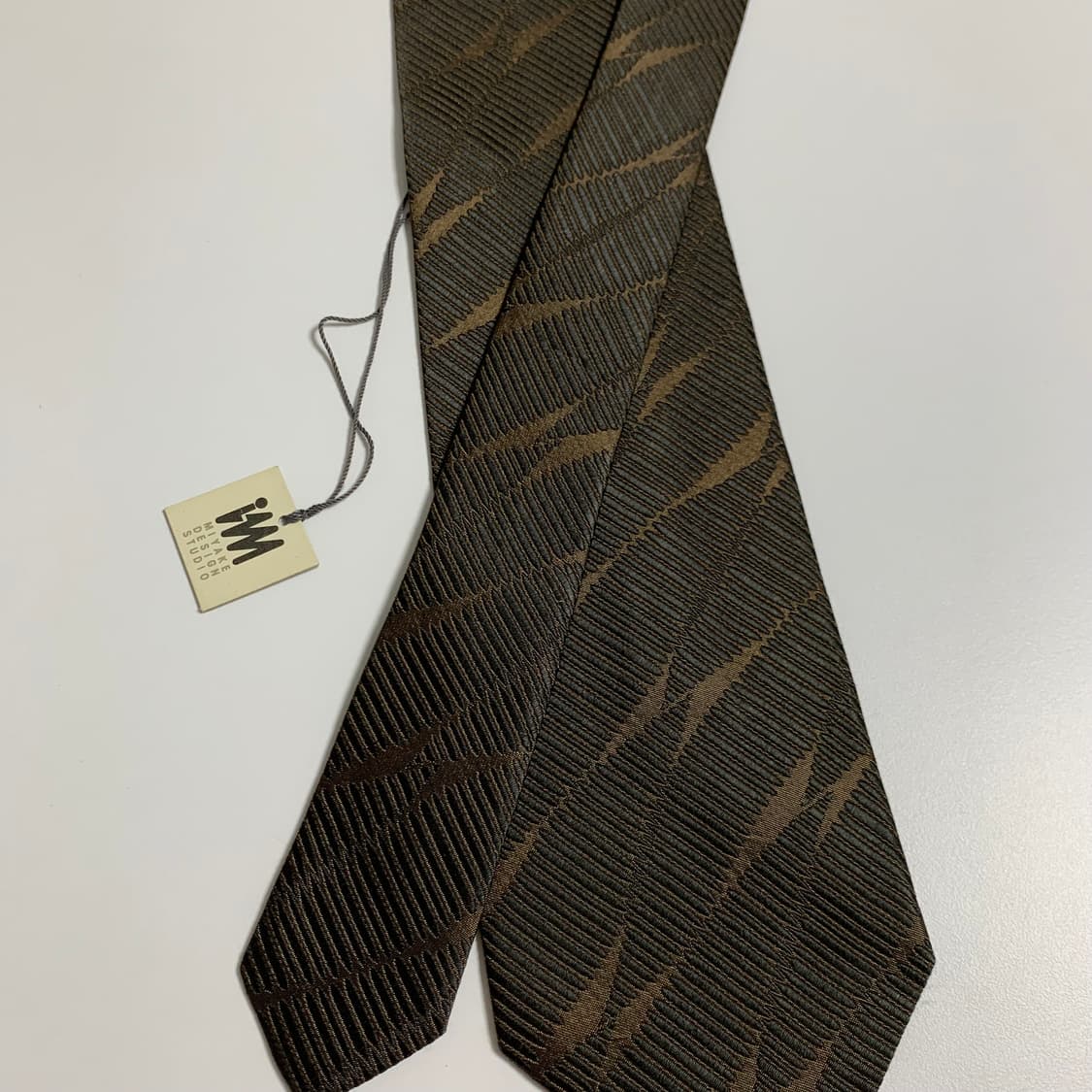 이세이미야케 명품넥타이 100실크 택 달린 상품 클래식룩 A+등급 상품이미지4