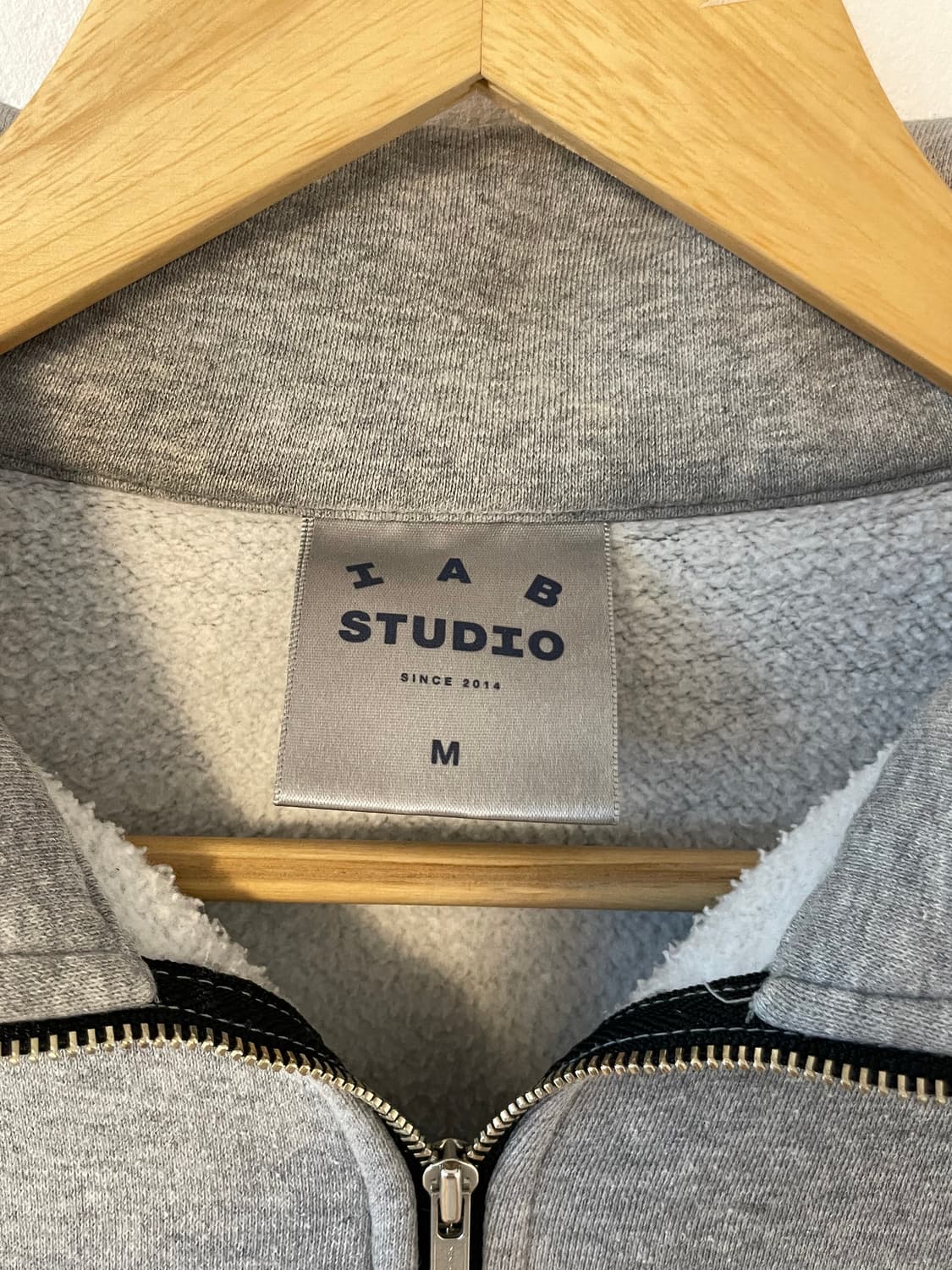 IAB 스튜디오 반집업 맨투맨  상품이미지4