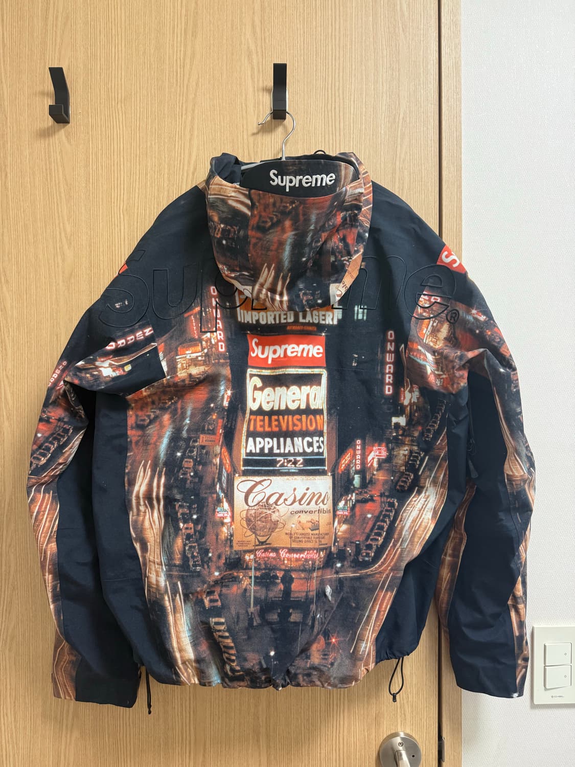 슈프림 노스페이스 타임스퀘어 바람막이 상품이미지2