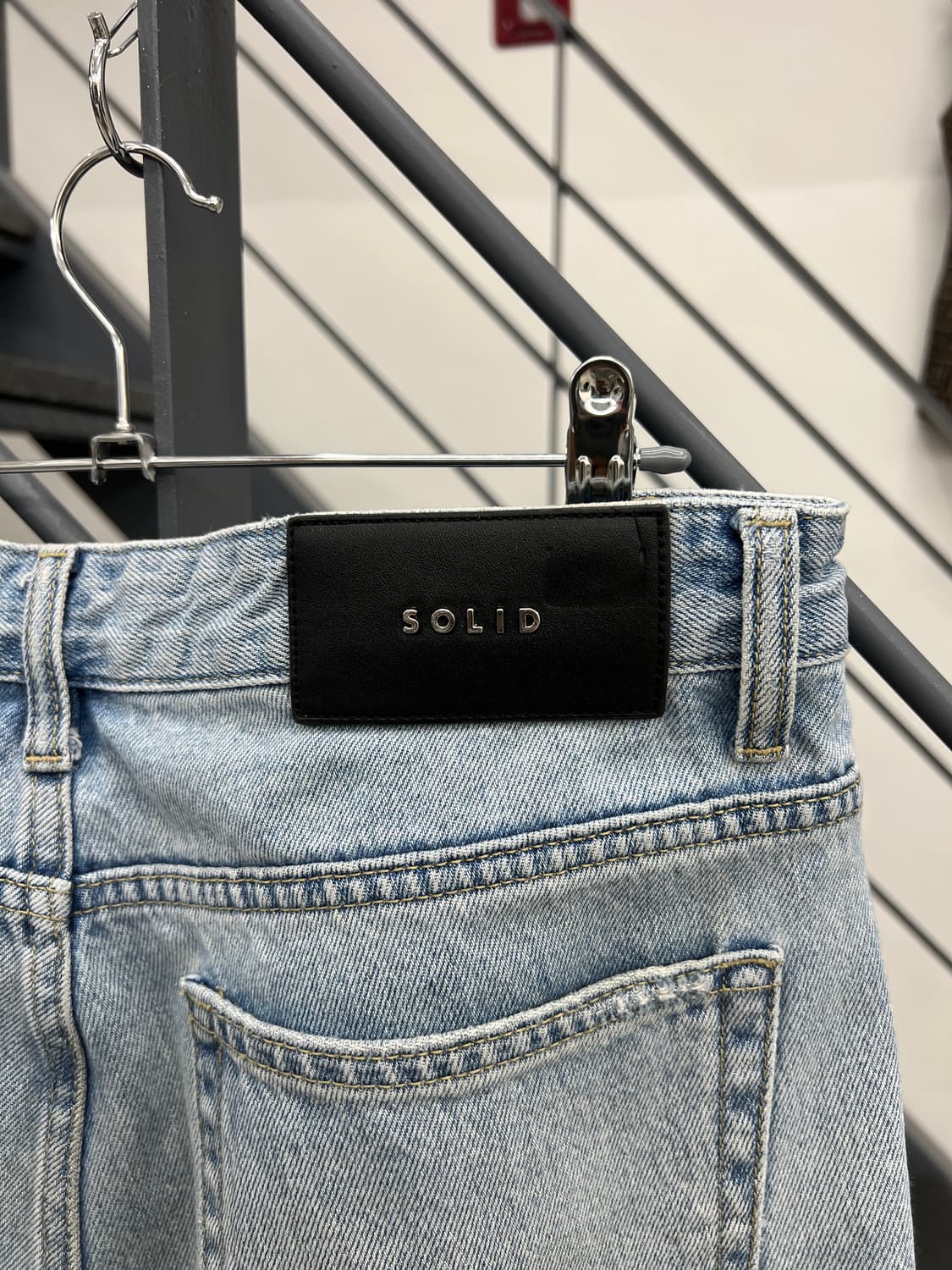 솔리드옴므 디스트레드 라이트 데님 팬츠 상품이미지6